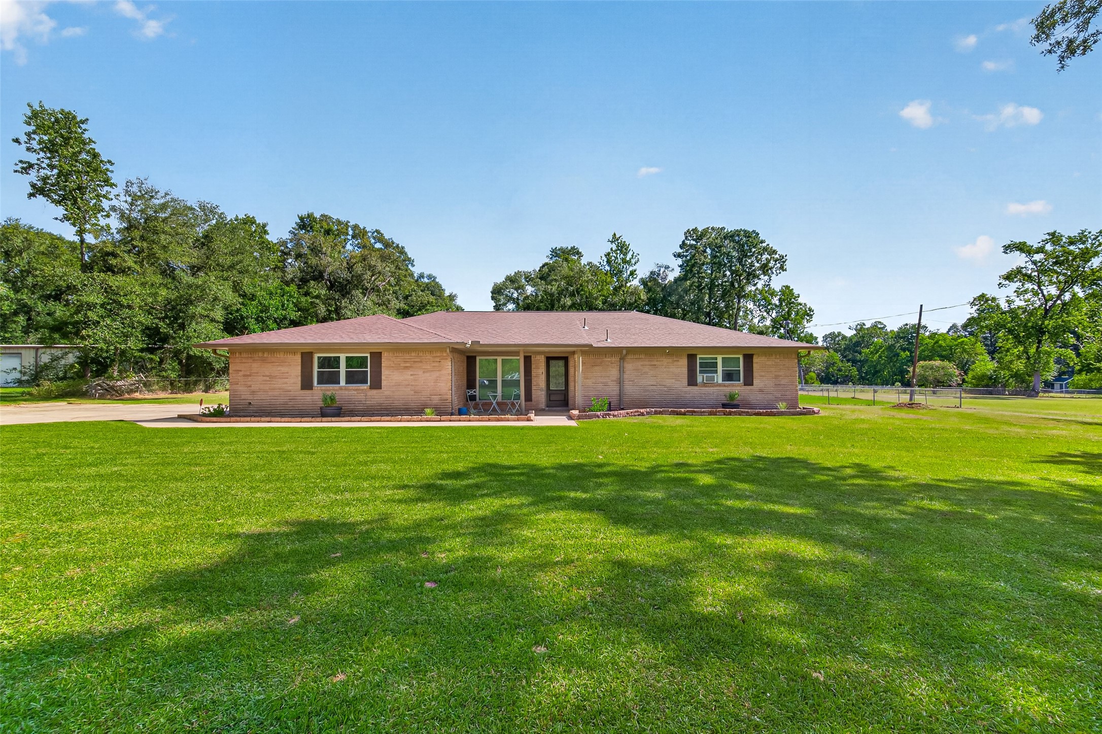 68 White Oak Drive Property Photo 2