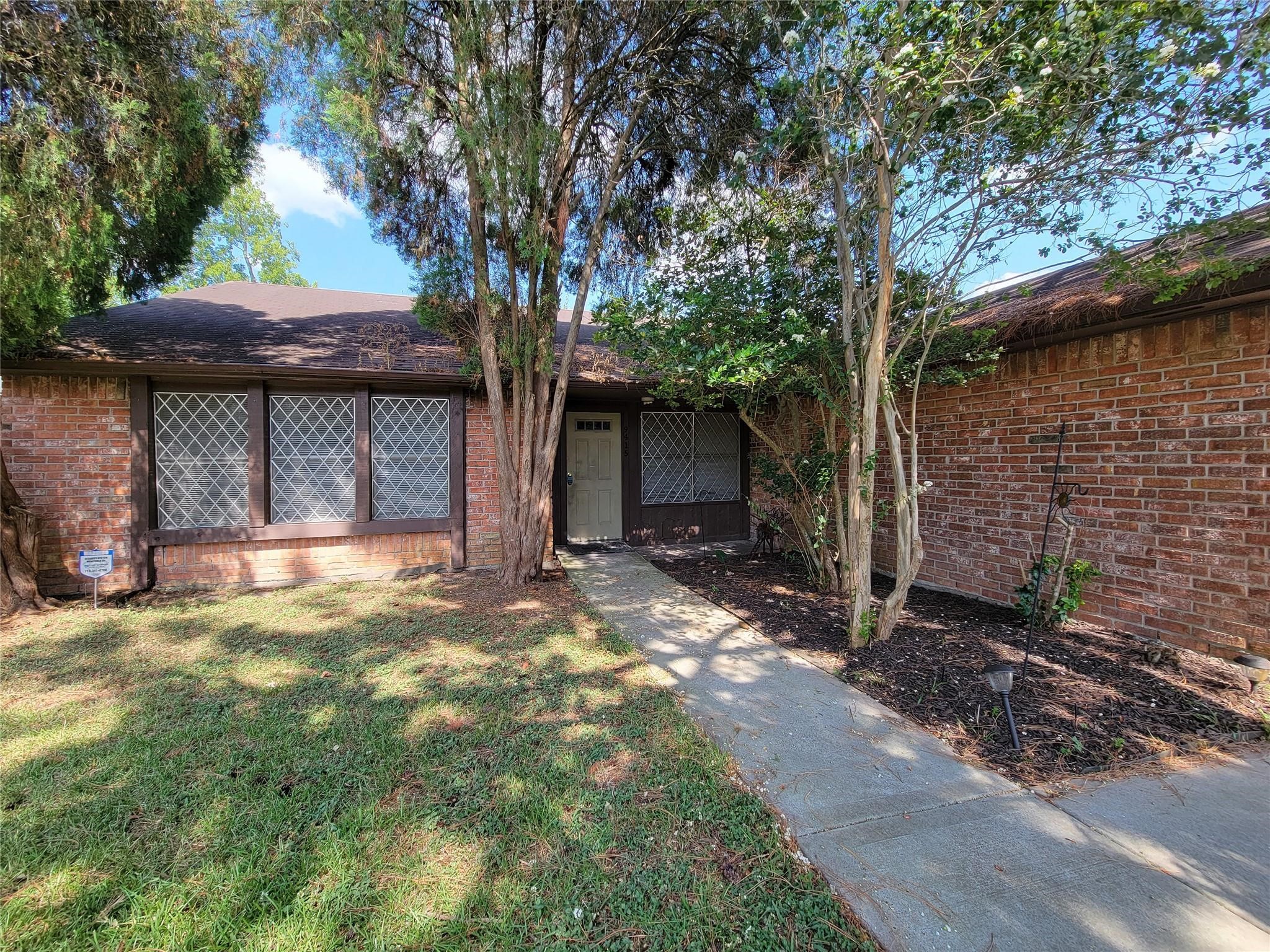 9415 Beckford Drive Property Photo 3