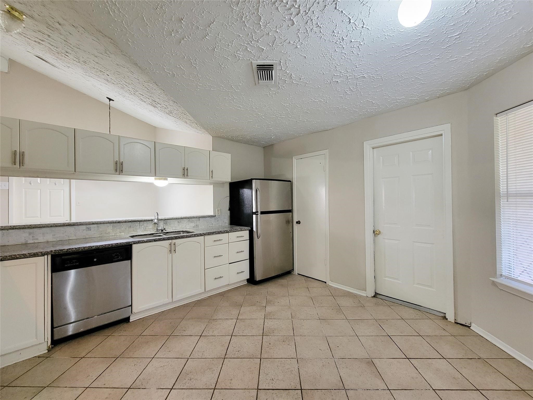 9415 Beckford Drive Property Photo 26