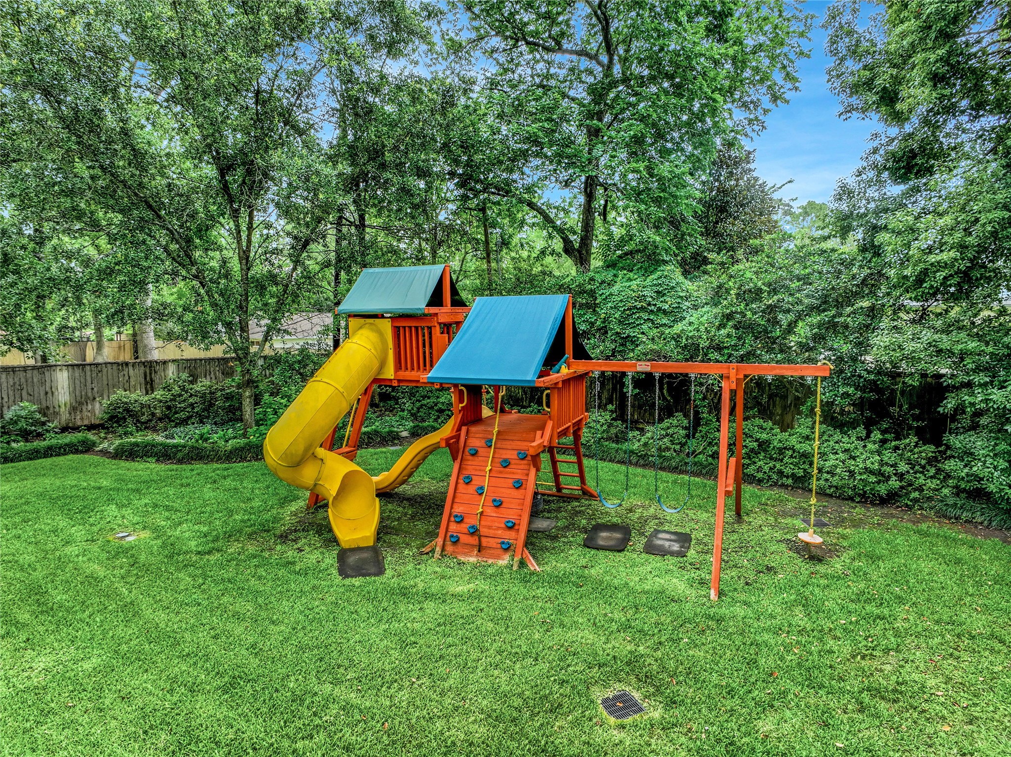 13 Robinwood Lane Property Photo 16
