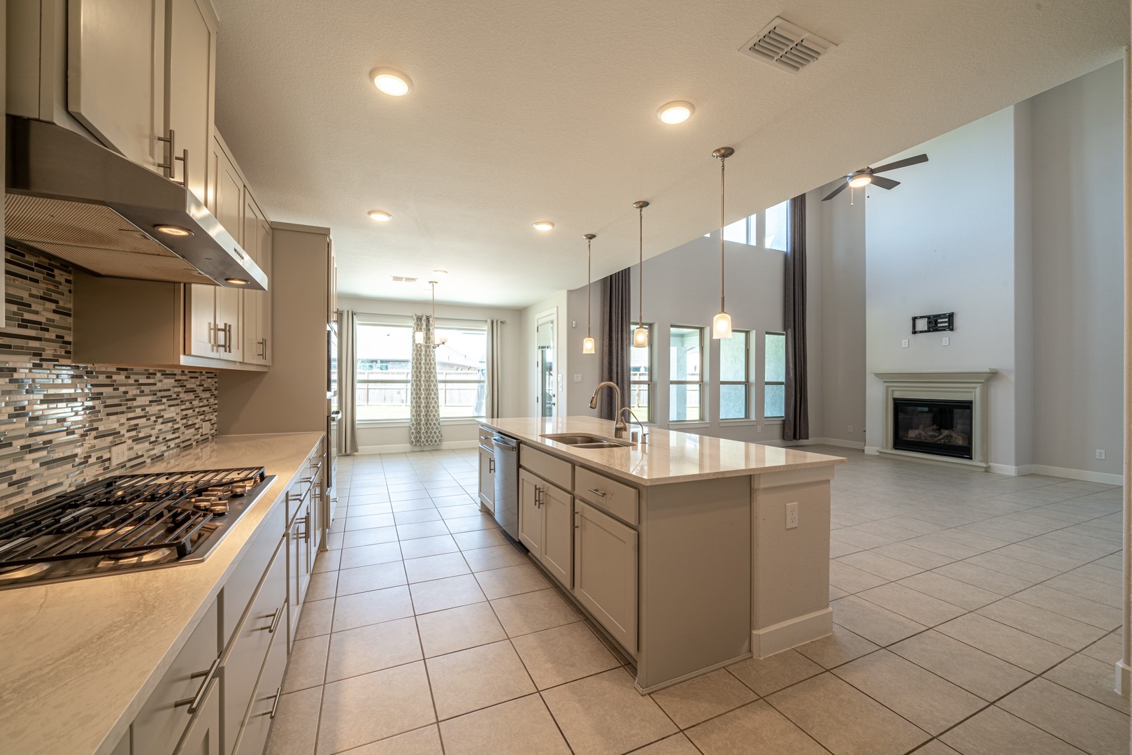 4706 Llano Loop Property Photo 9