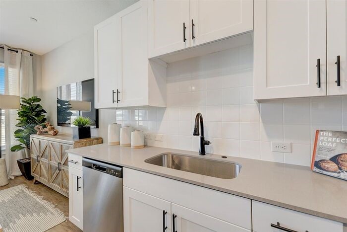4525 Colosseum Way Property Photo 8