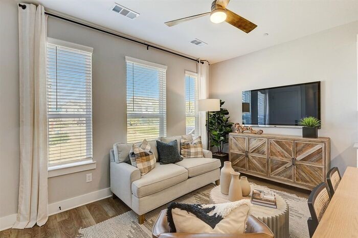 4525 Colosseum Way Property Photo 13