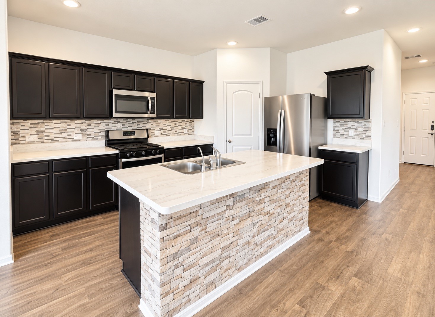 5238 Bay Meadows Lane Property Photo 8