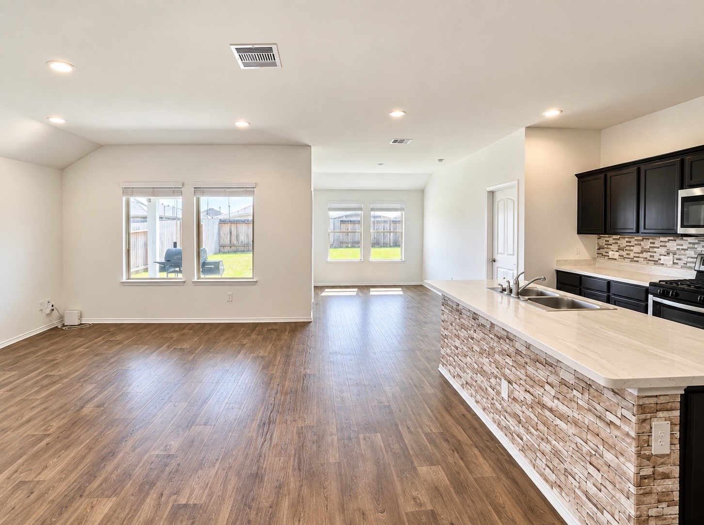 5238 Bay Meadows Lane Property Photo 9