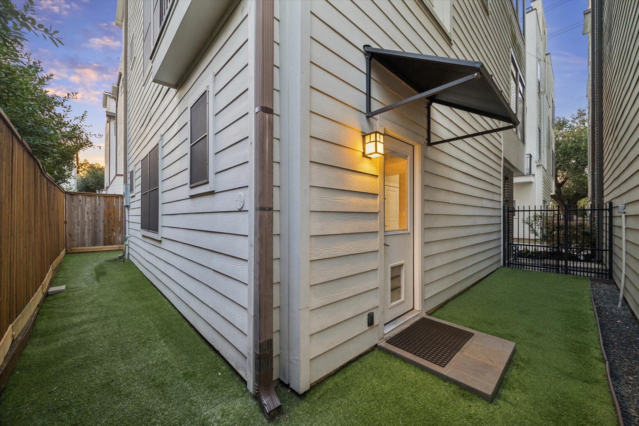 1923 Johnson Street Property Photo 3