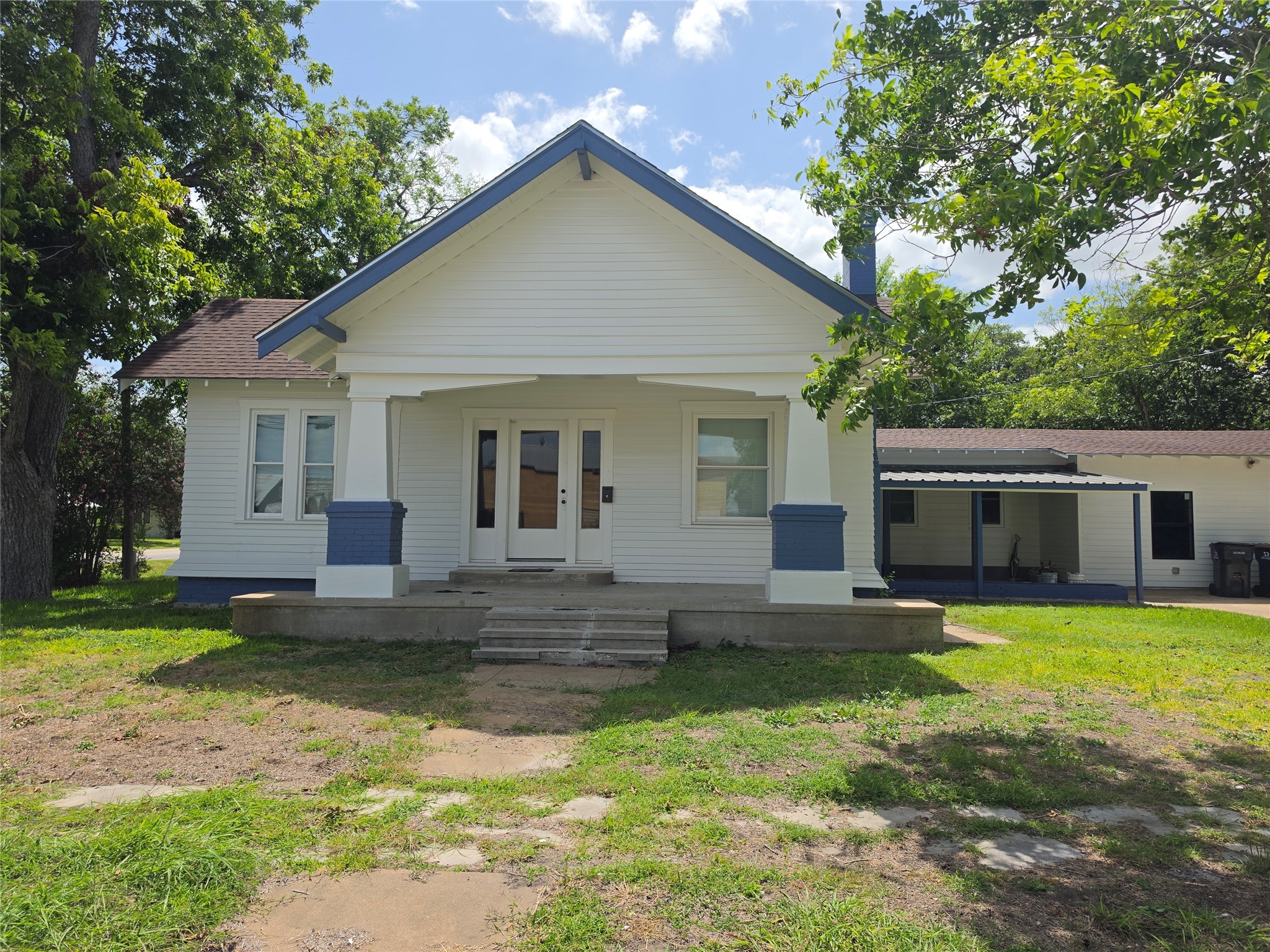 101 N N Hackberry Property Photo 1