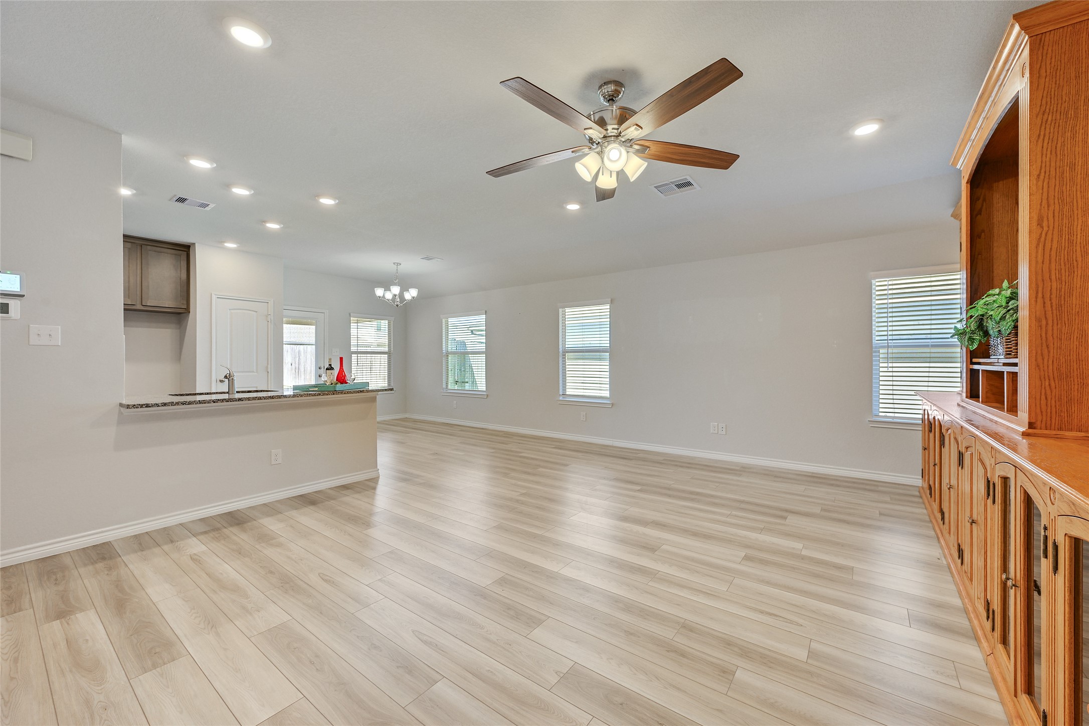 6357 Darlington Avenue Property Photo 2