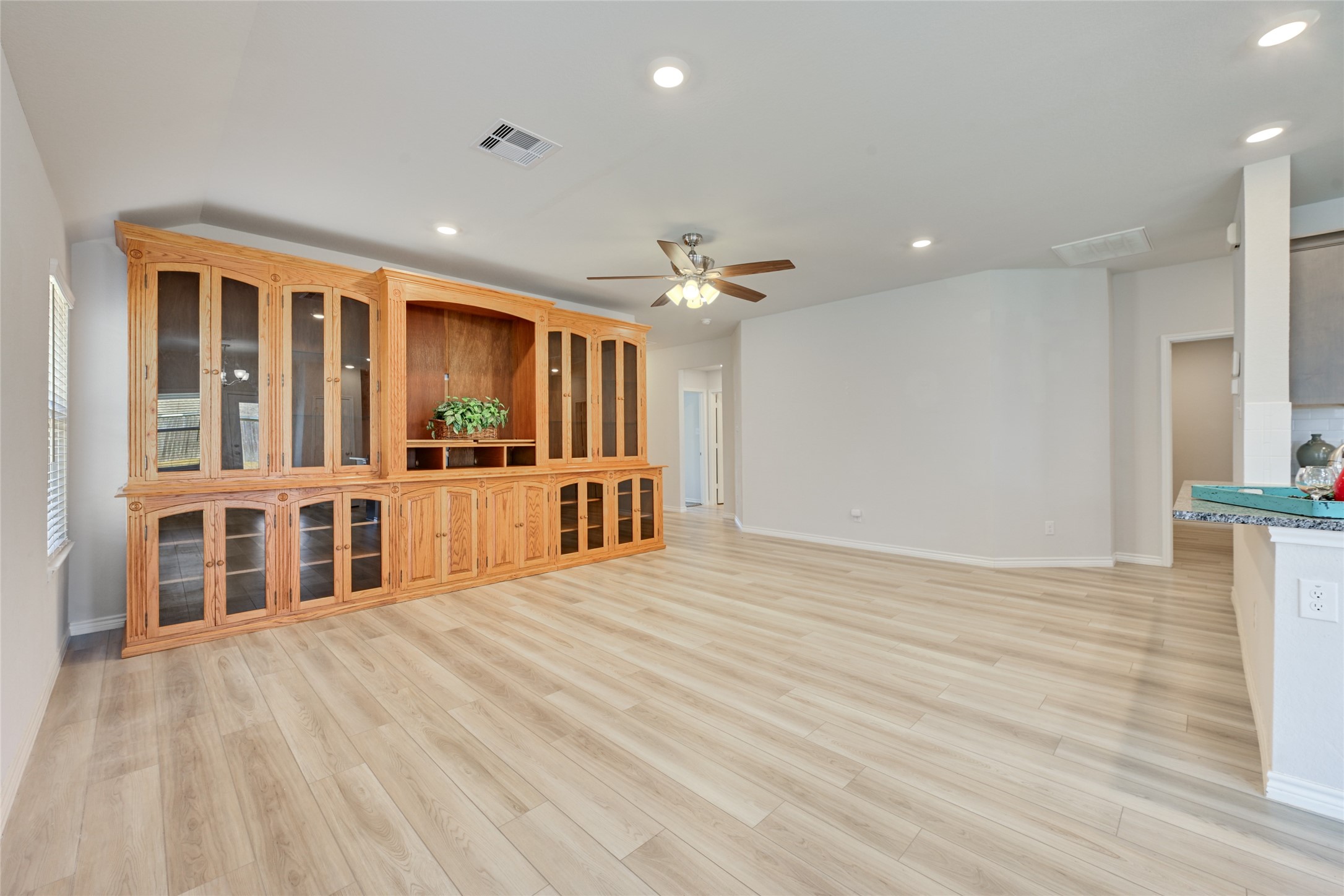 6357 Darlington Avenue Property Photo 3