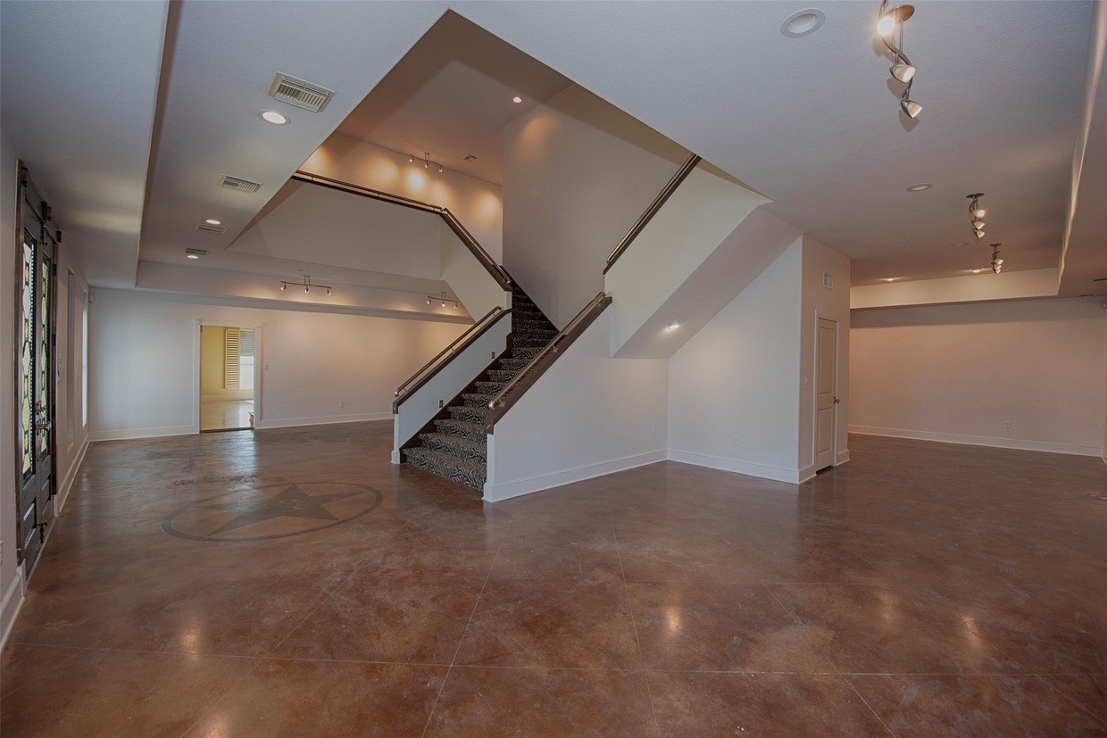 2293 E Bayshore Drive Property Photo 6