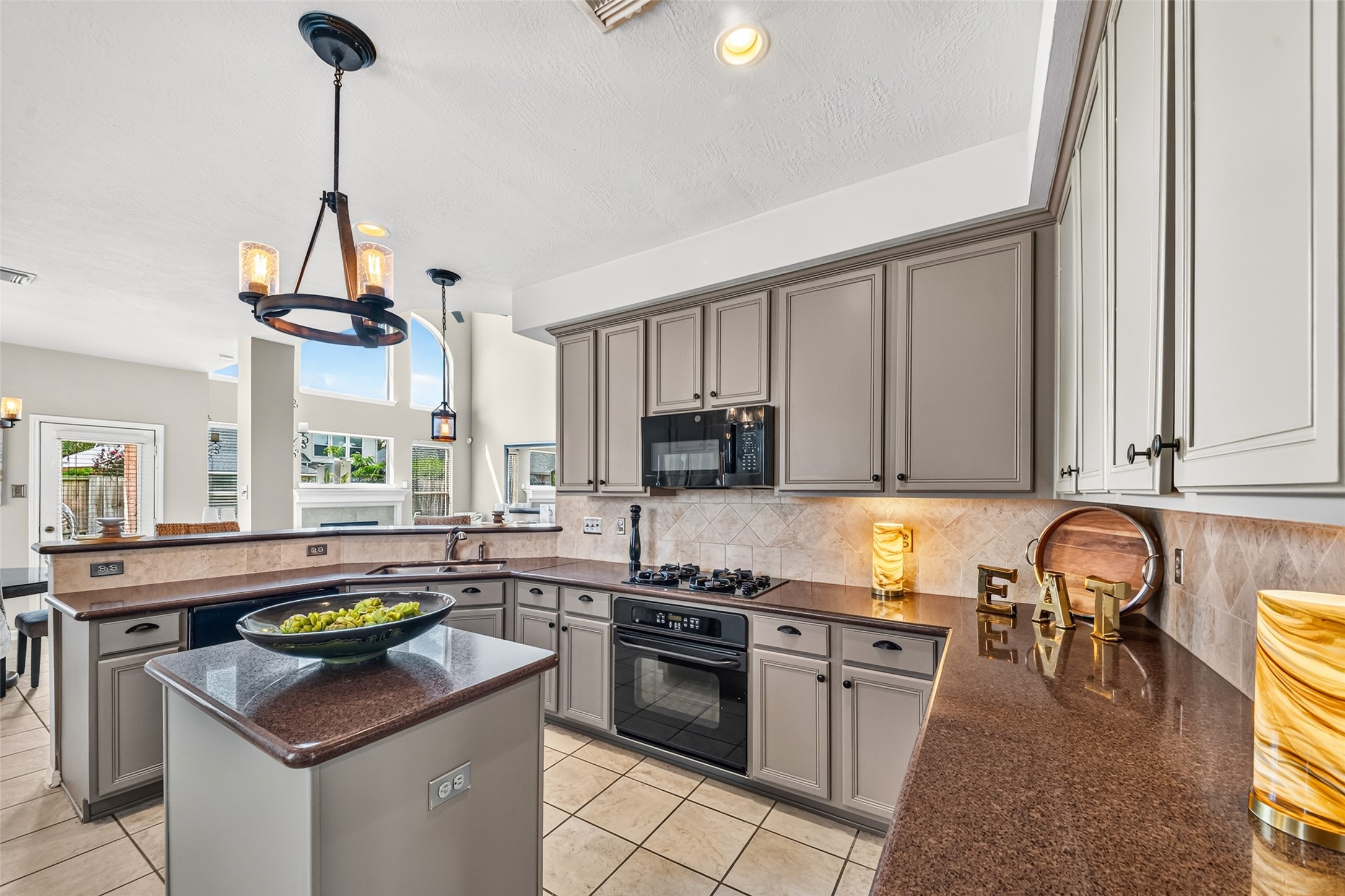 17711 Creek Bluff Lane Property Photo 6