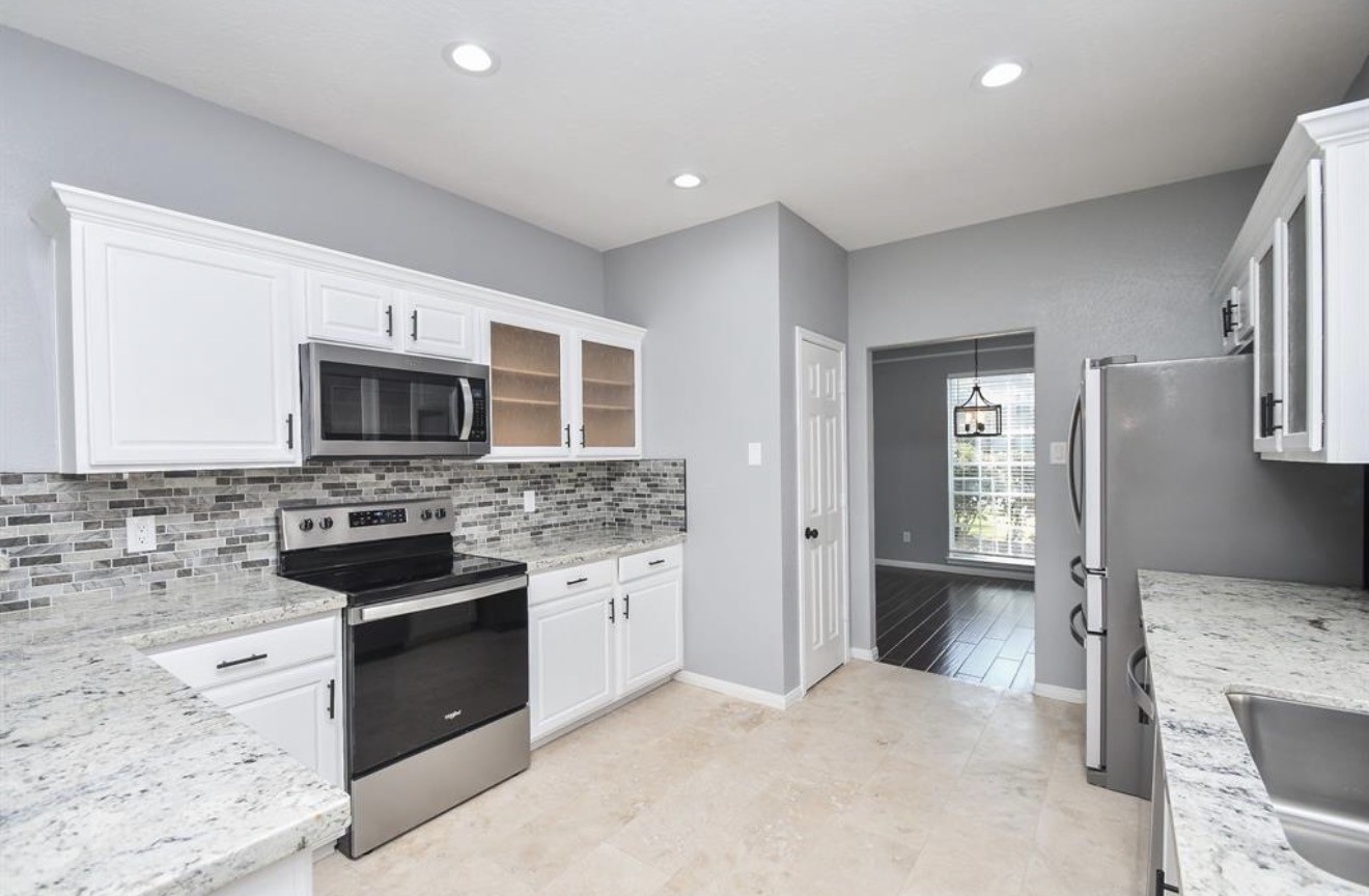 18522 Autumn Park Drive Property Photo 2