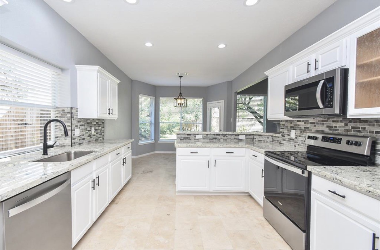 18522 Autumn Park Drive Property Photo 3