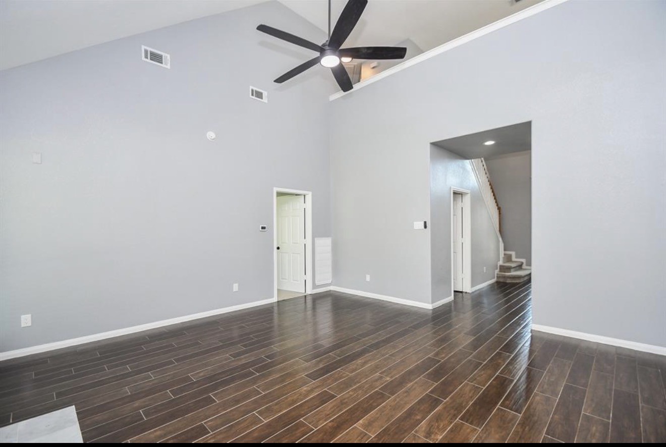 18522 Autumn Park Drive Property Photo 4