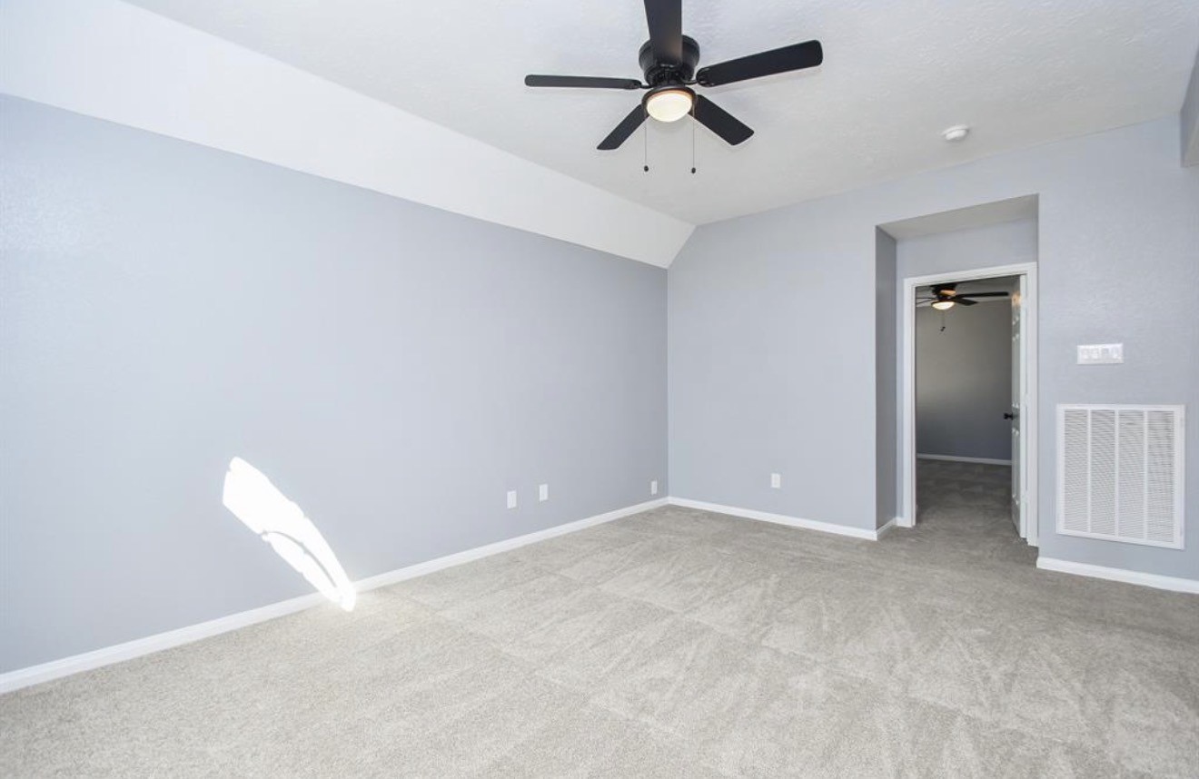 18522 Autumn Park Drive Property Photo 9