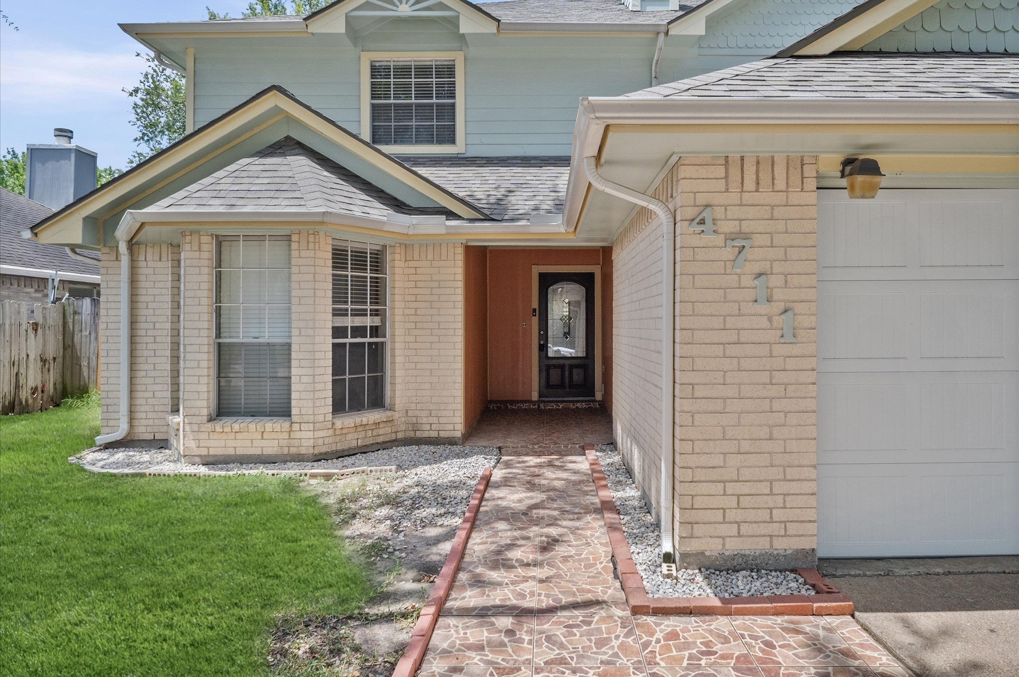 4711 Newpark Drive Property Photo 3