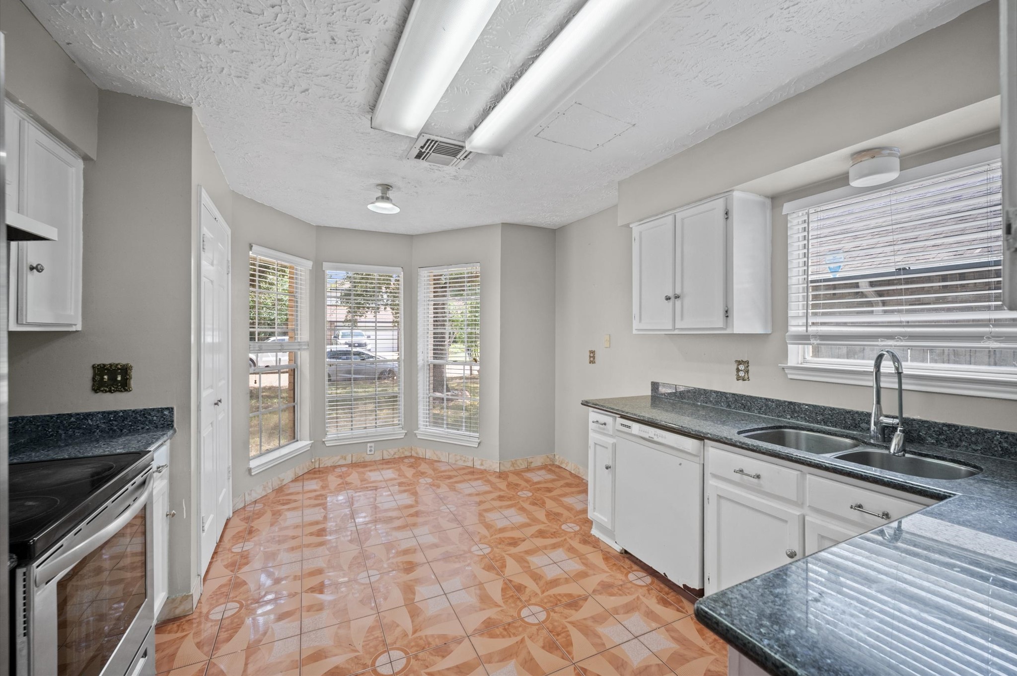 4711 Newpark Drive Property Photo 7