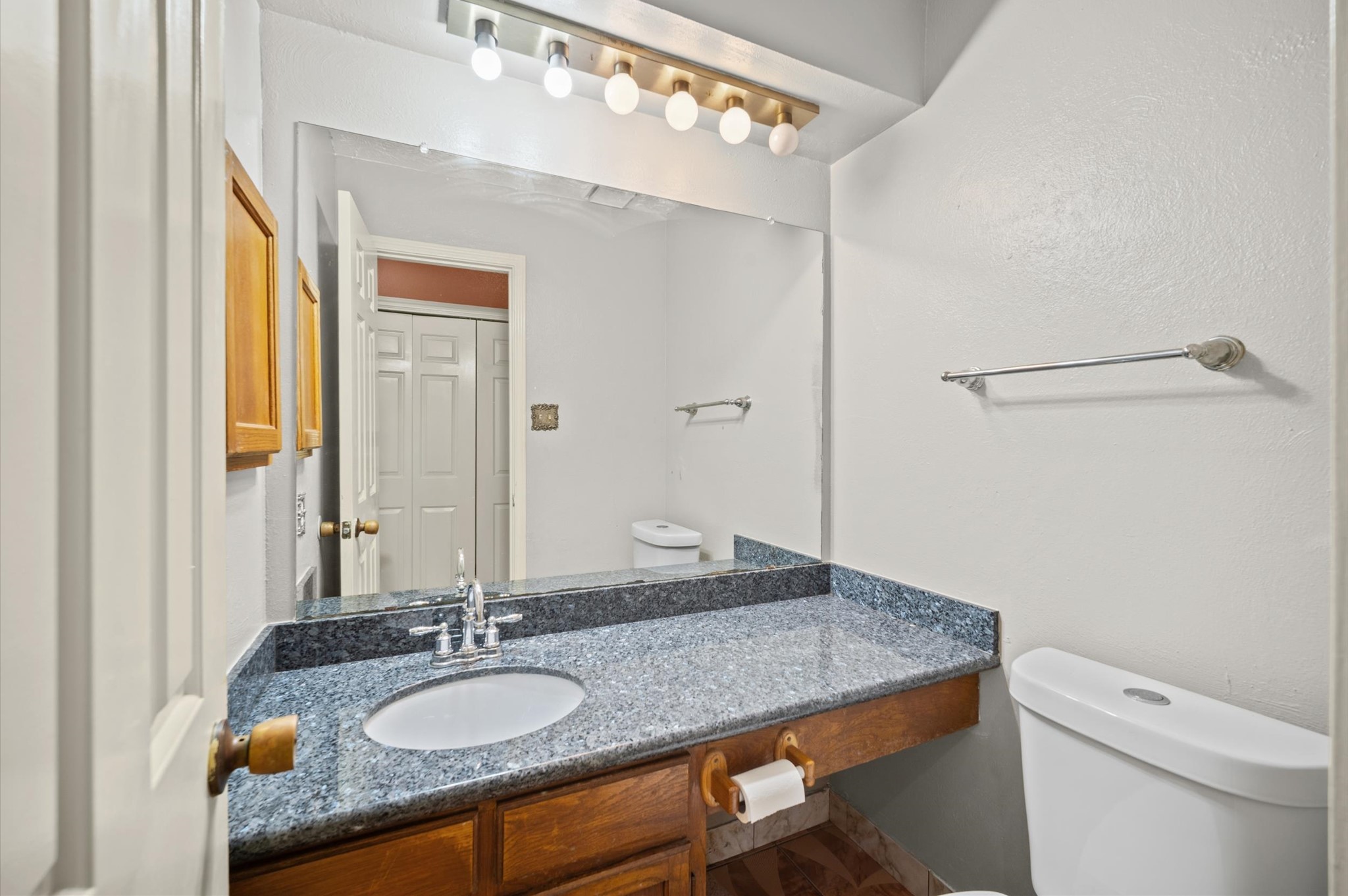 4711 Newpark Drive Property Photo 13