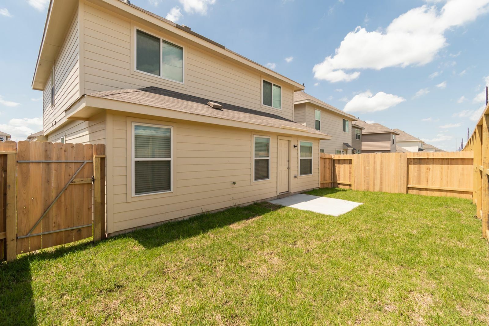 17014 Hailey Harbor Drive Property Photo 2
