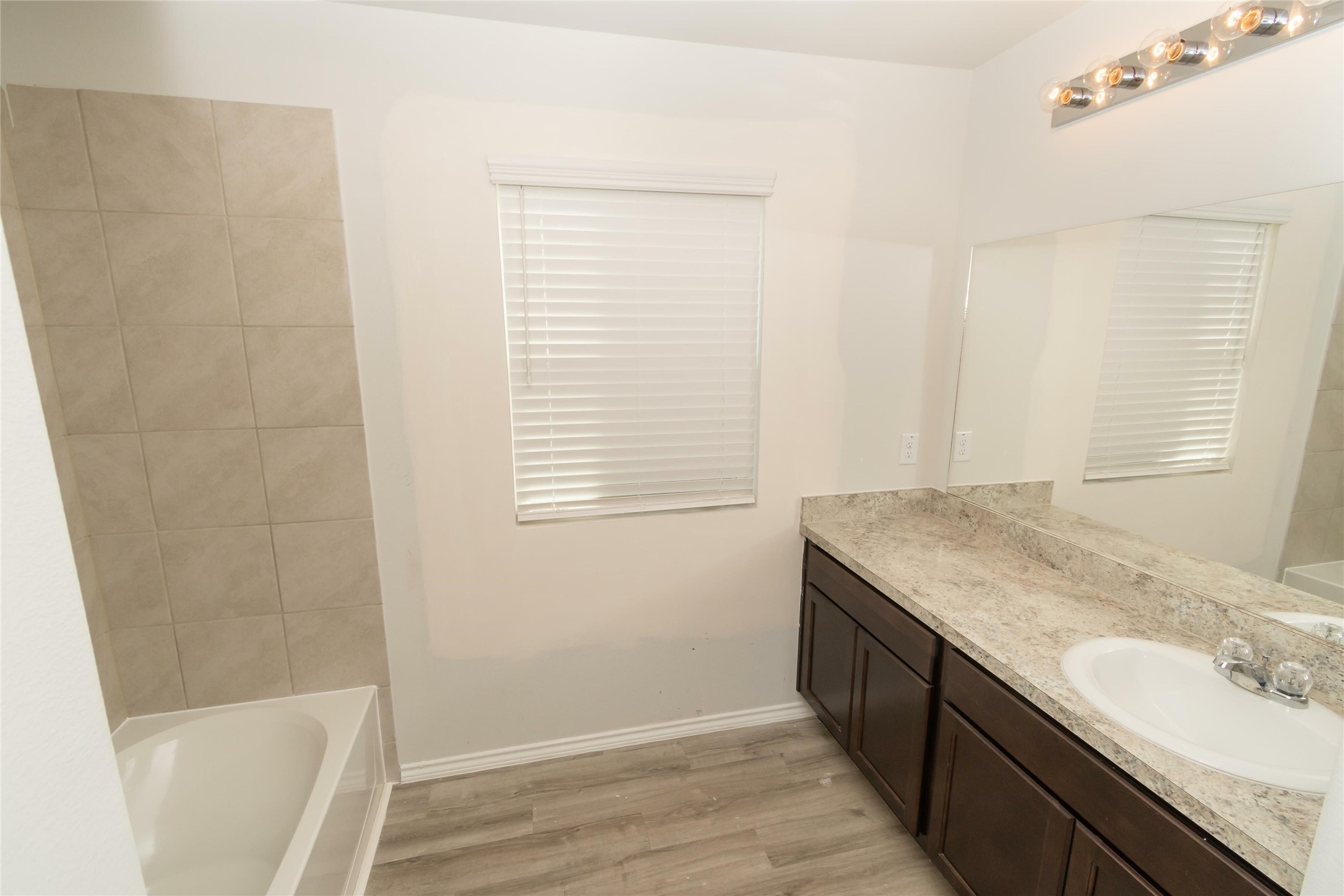 17014 Hailey Harbor Drive Property Photo 9