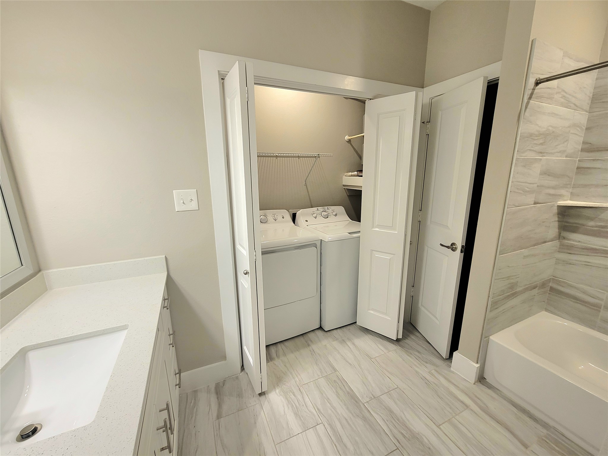 1720 Crestdale Drive 2207 Property Photo 1