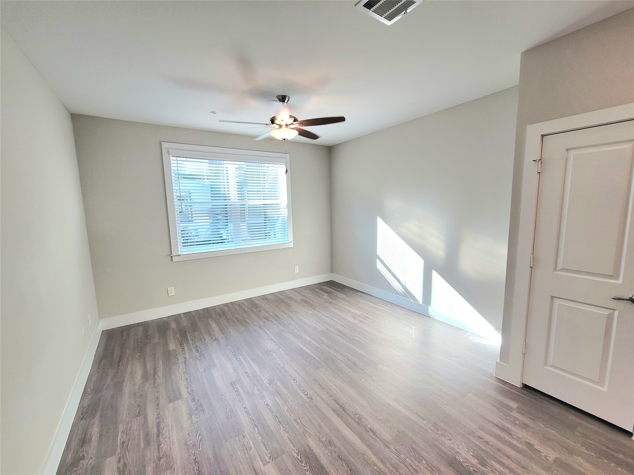 1720 Crestdale Drive 2207 Property Photo 4