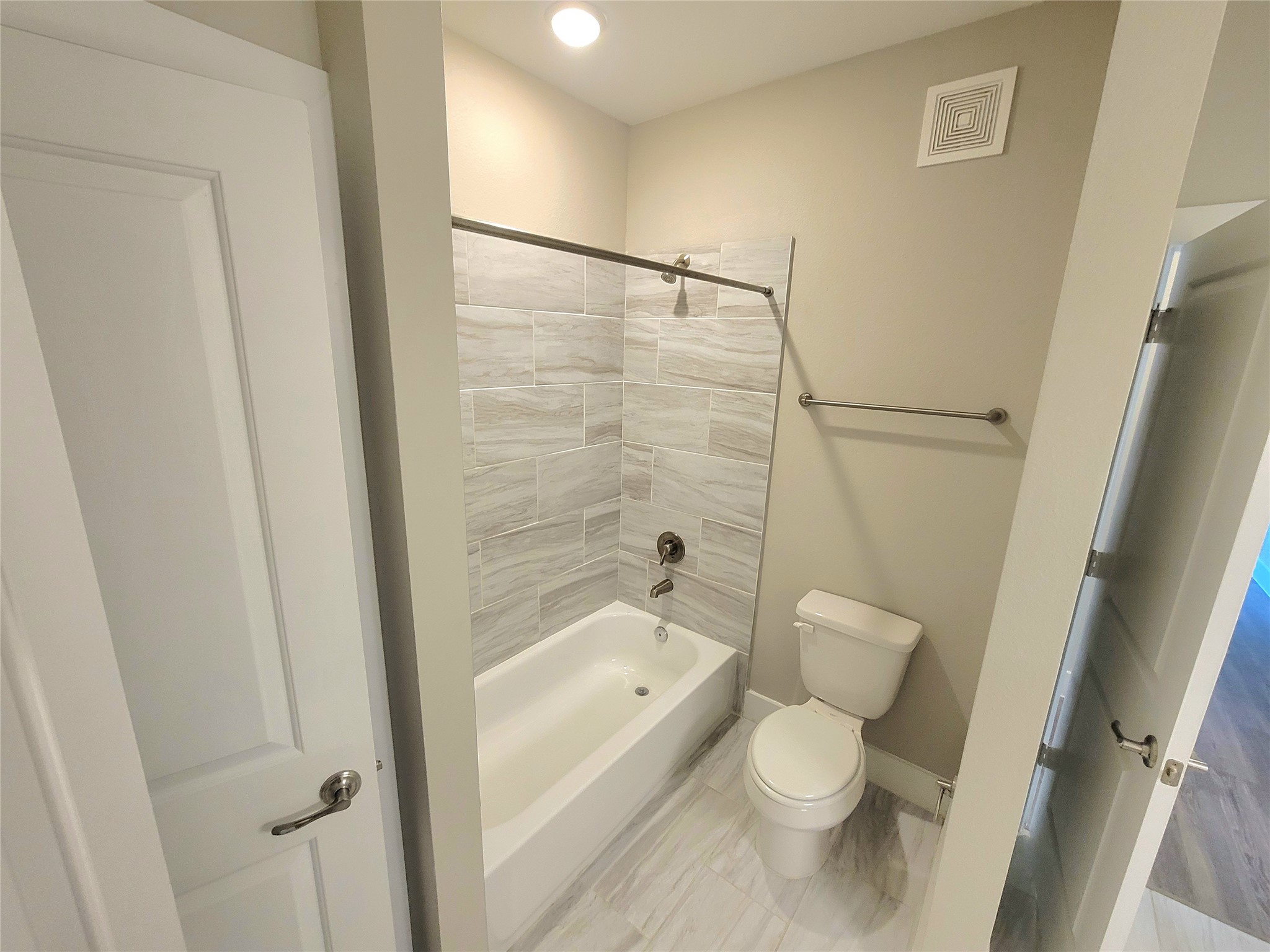 1720 Crestdale Drive 2207 Property Photo 9