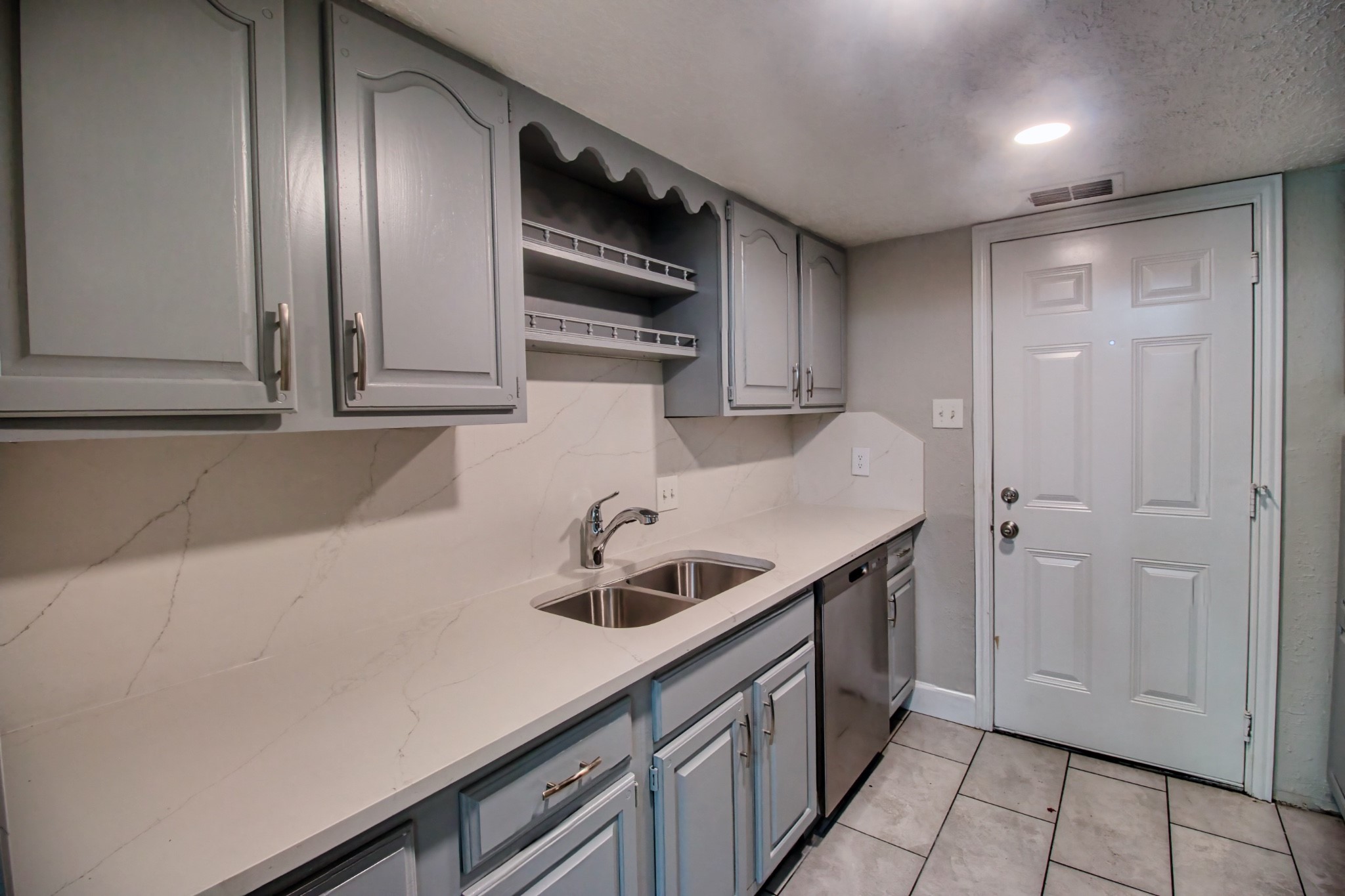6393 S Briar Bayou Drive Property Photo 3