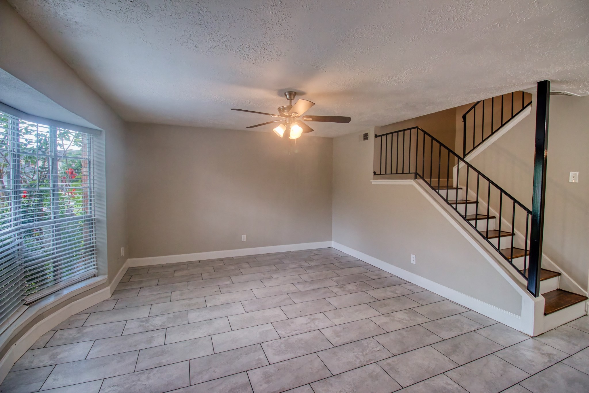 6393 S Briar Bayou Drive Property Photo 5