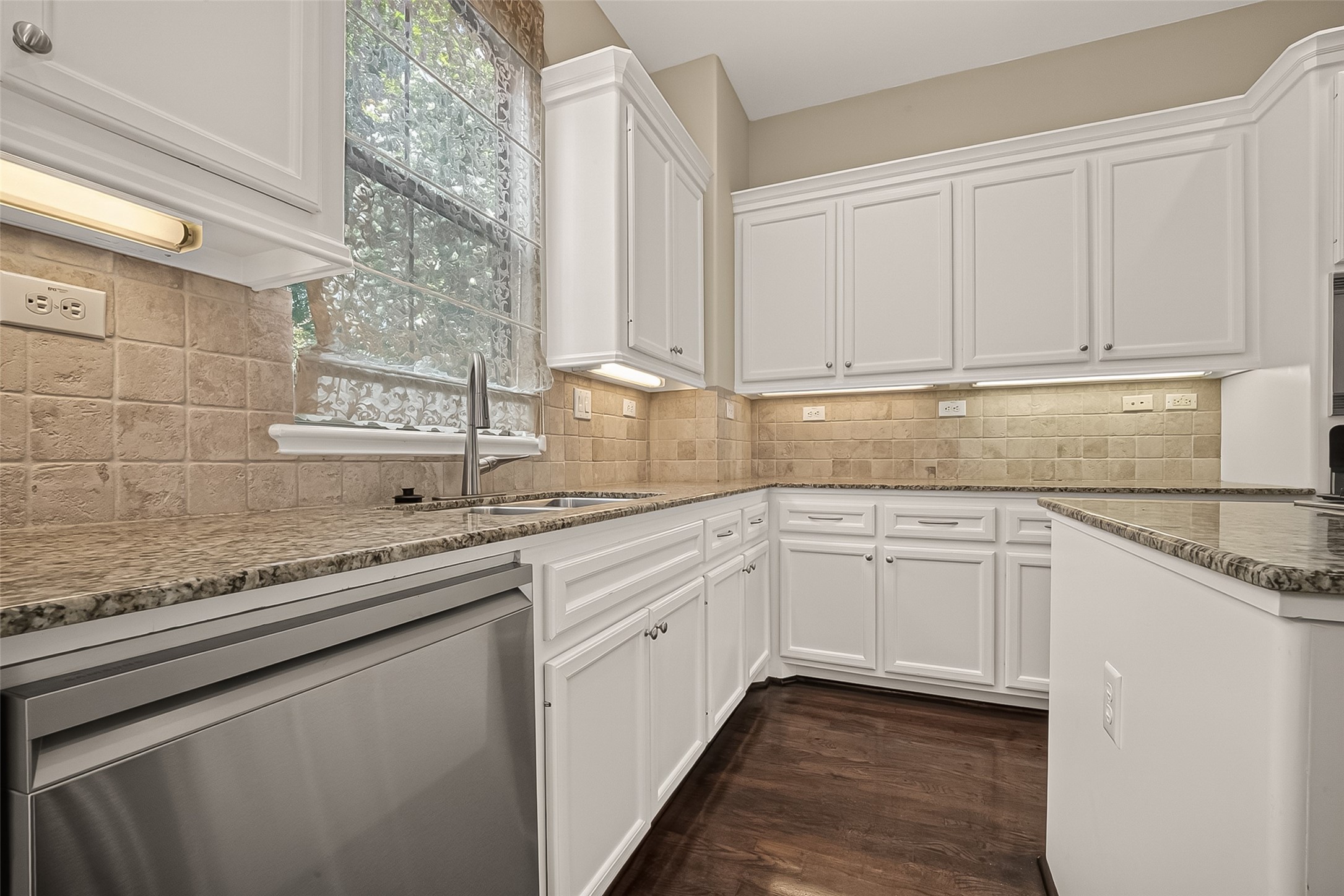 546 Bomar Street Property Photo 21