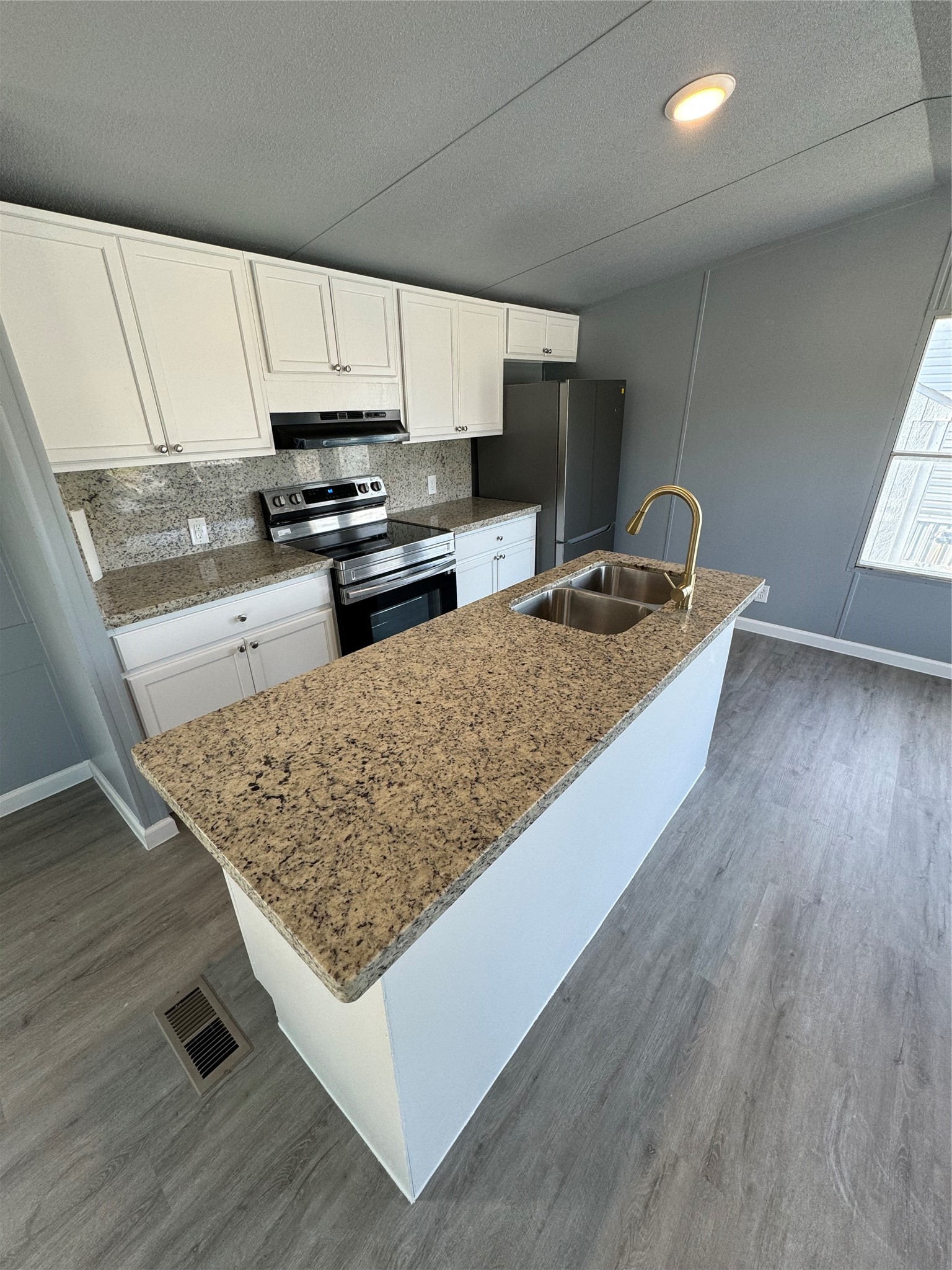 9017 Taub Road I Property Photo 3