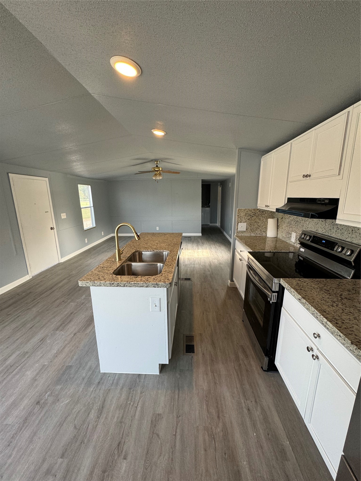 9017 Taub Road I Property Photo 6