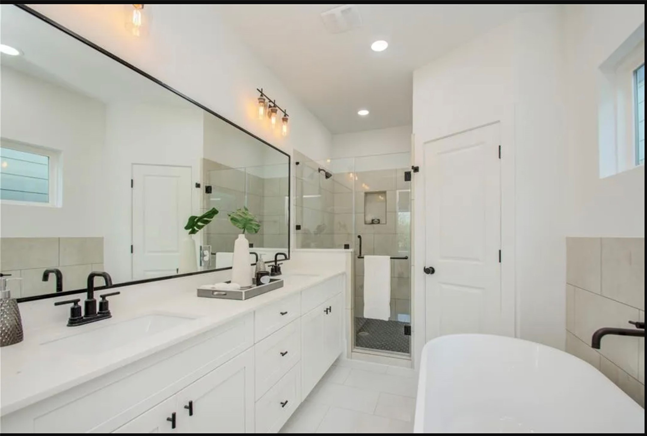 6728 Peerless Street E Property Photo 5