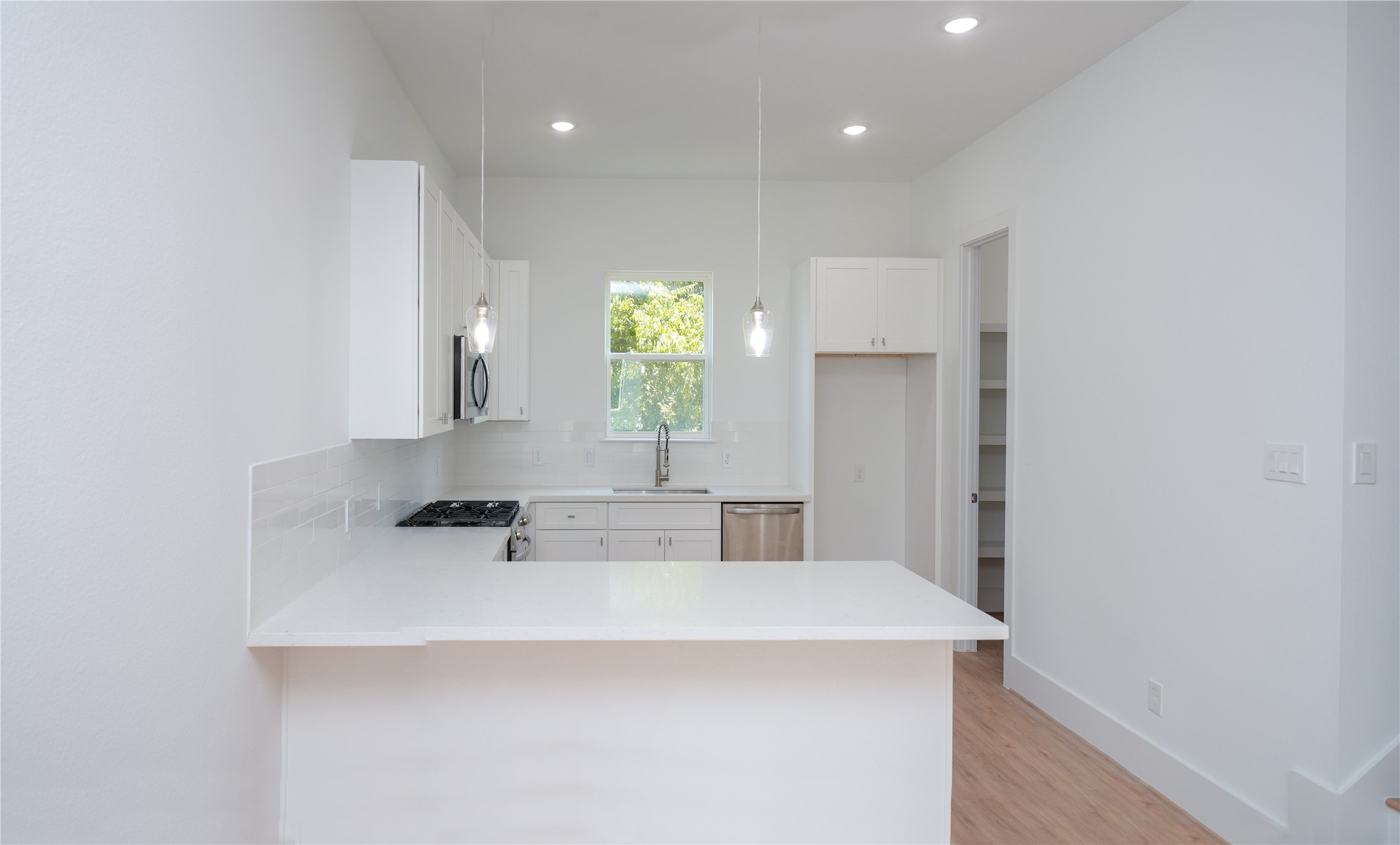 6728 Peerless Street E Property Photo 9