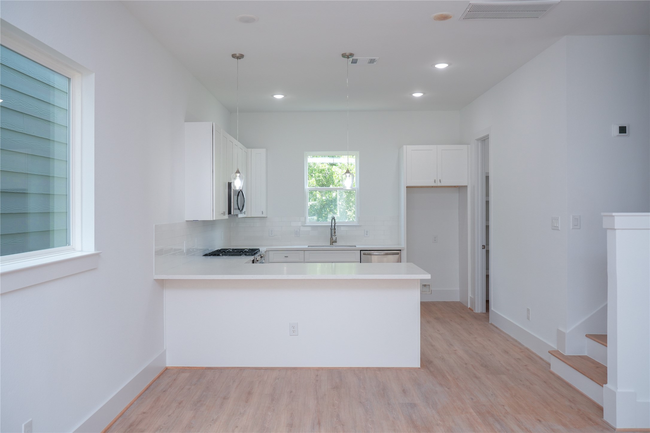 6728 Peerless Street E Property Photo 11