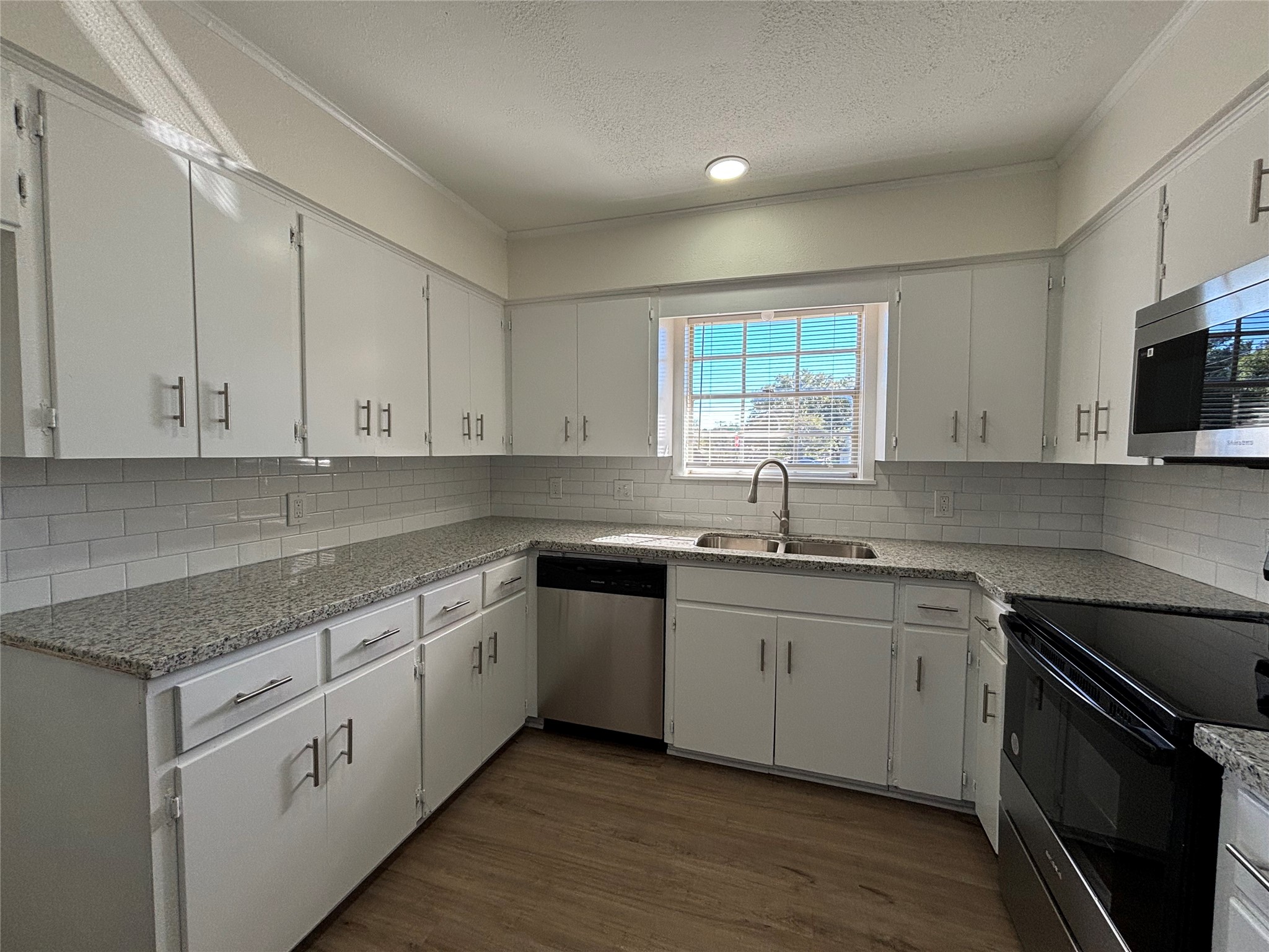 1009 Lawndale Avenue Property Photo 3