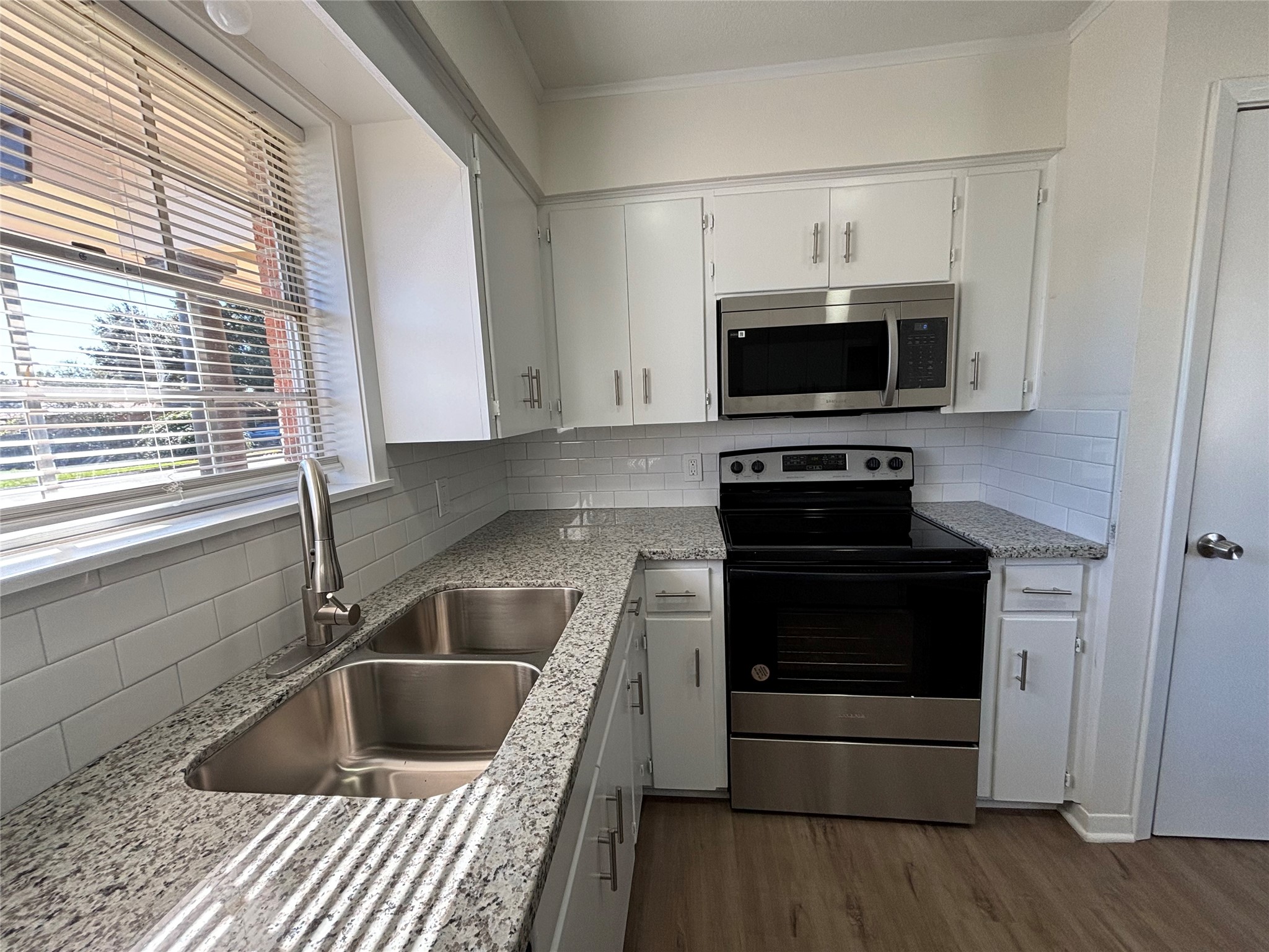 1009 Lawndale Avenue Property Photo 4