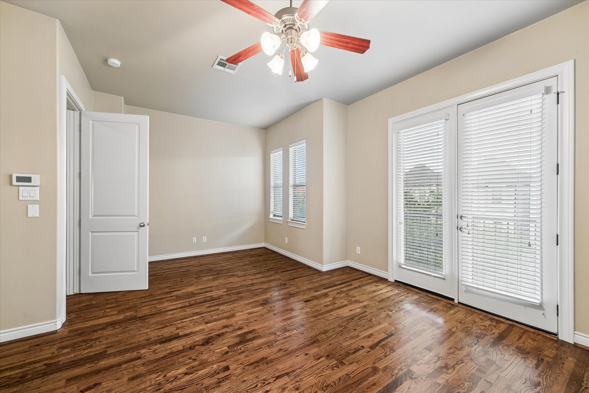 2617 Capitol Street Property Photo 13