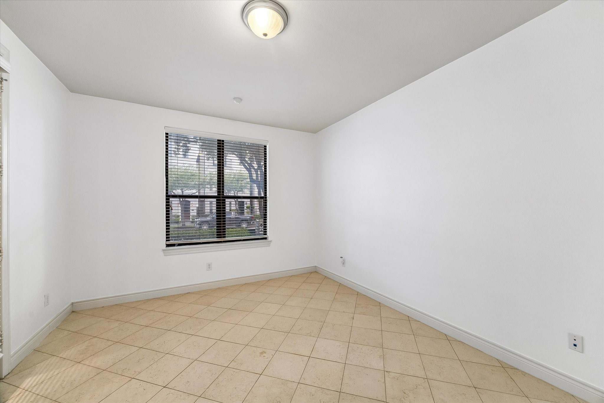 2617 Capitol Street Property Photo 18