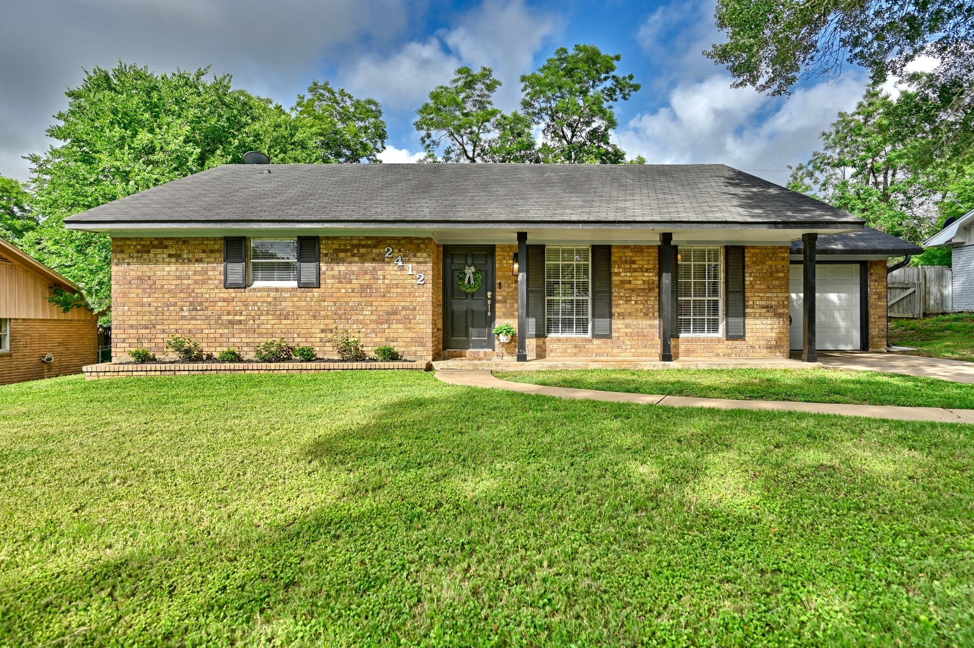 2412 Airline Drive Property Photo 1