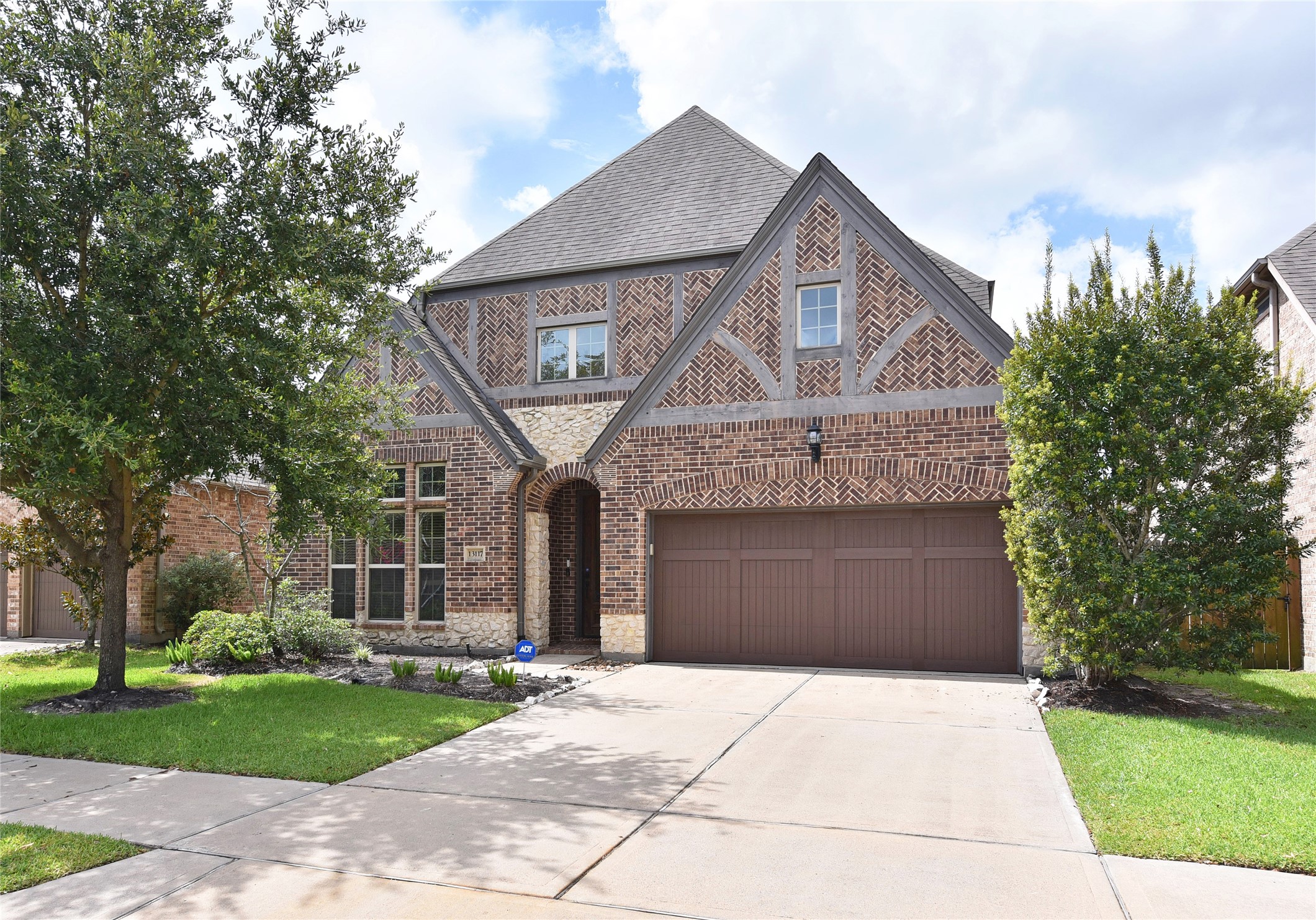 13117 Stoneleigh Terrace Drive Property Photo 1