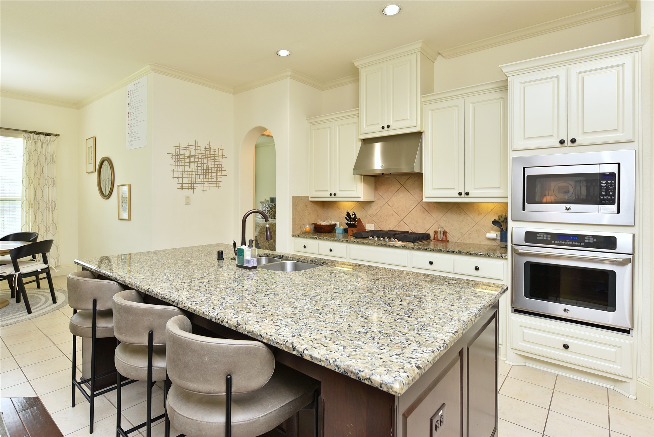 13117 Stoneleigh Terrace Drive Property Photo 11