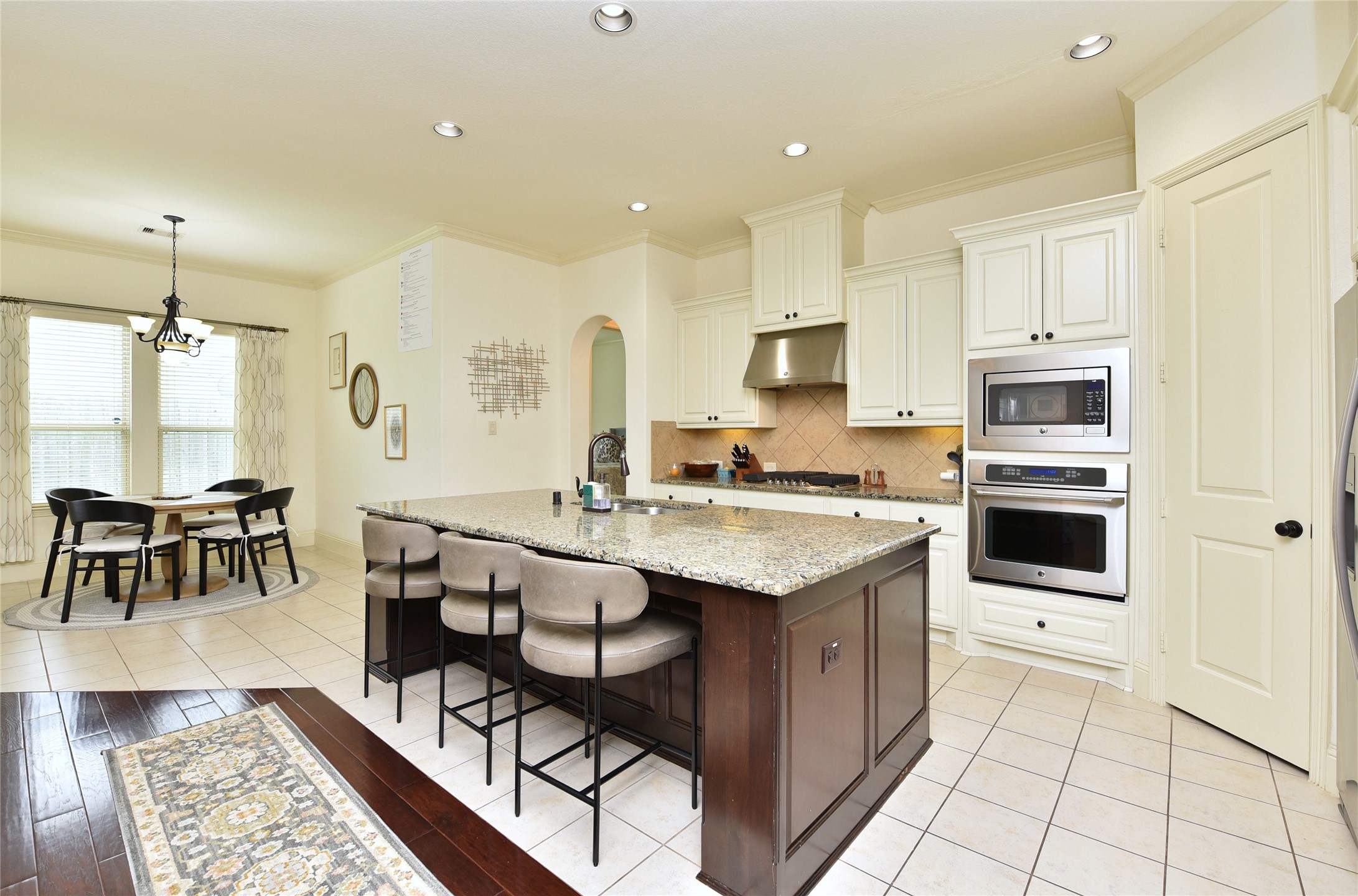 13117 Stoneleigh Terrace Drive Property Photo 14