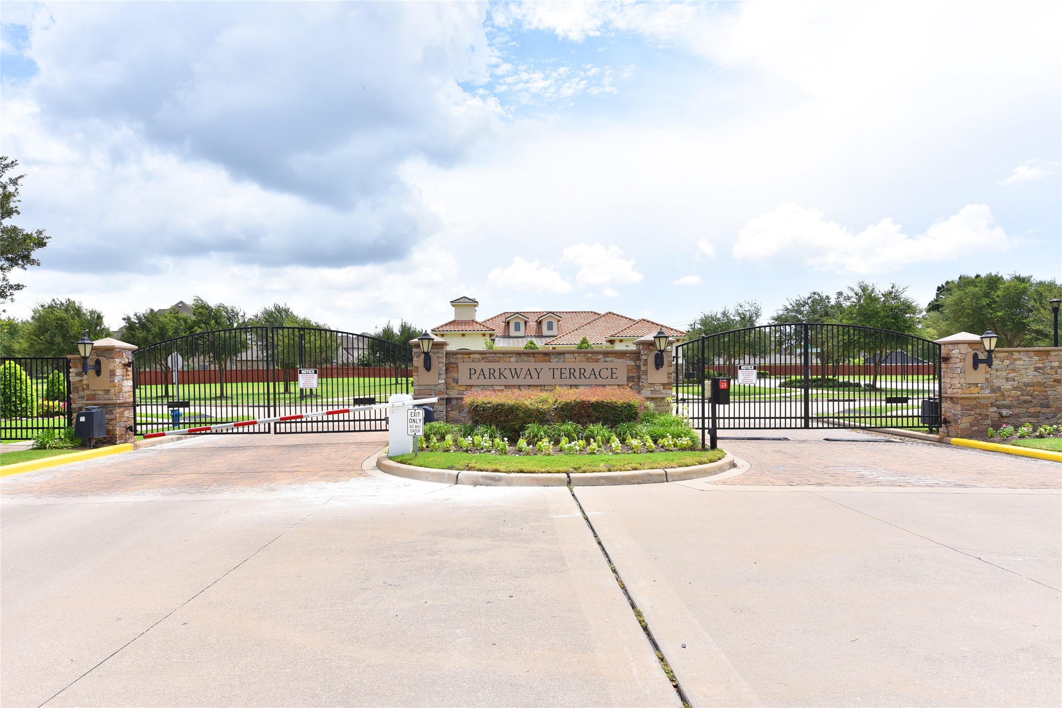 13117 Stoneleigh Terrace Drive Property Photo 48