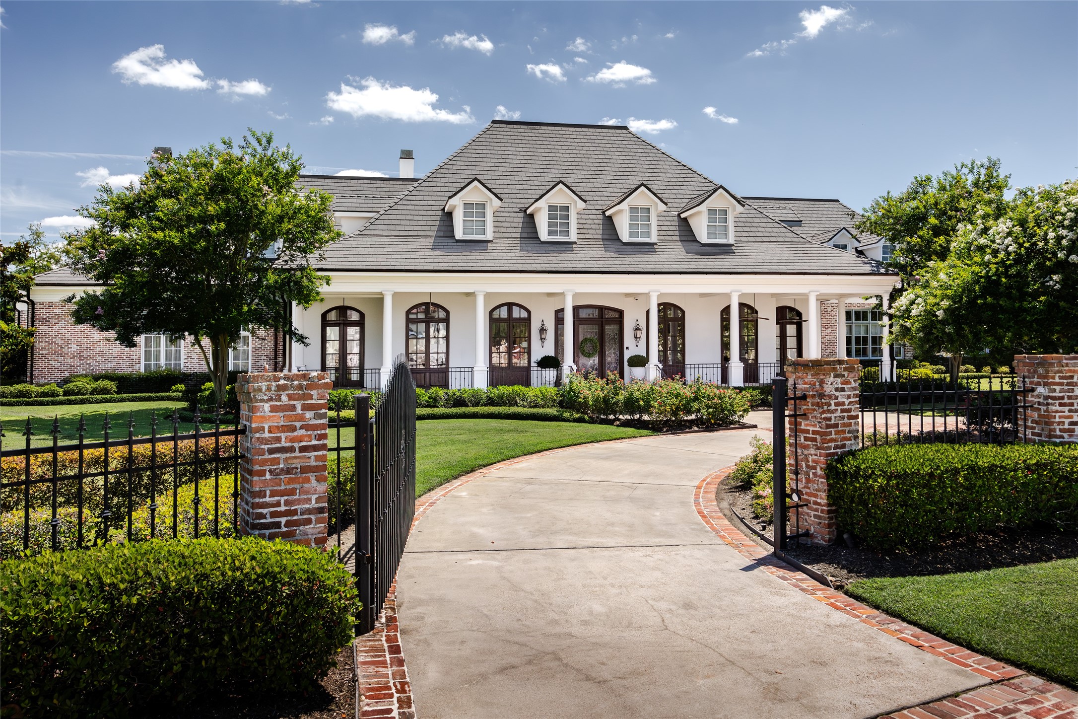 6 Estates Of Montclaire Property Photo