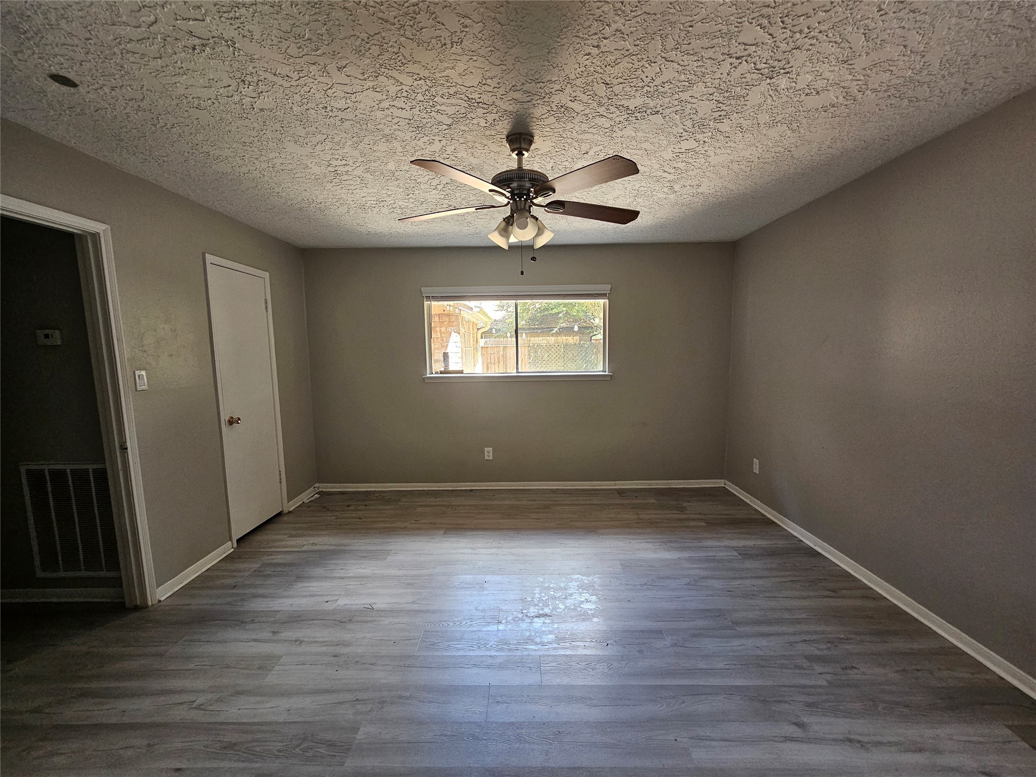 29402 Loddington Street Property Photo 6