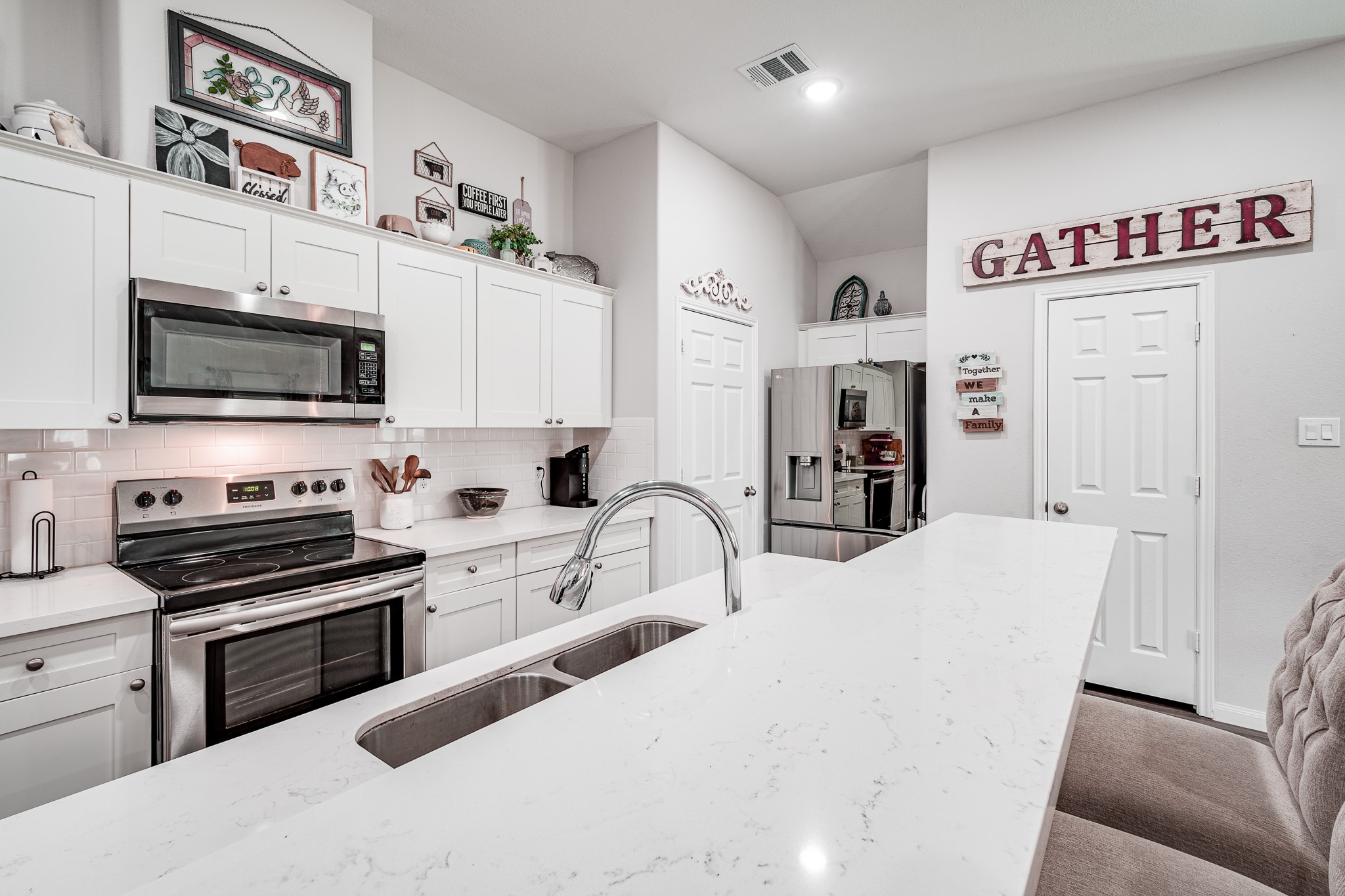 1208 Denison Avenue Property Photo 7