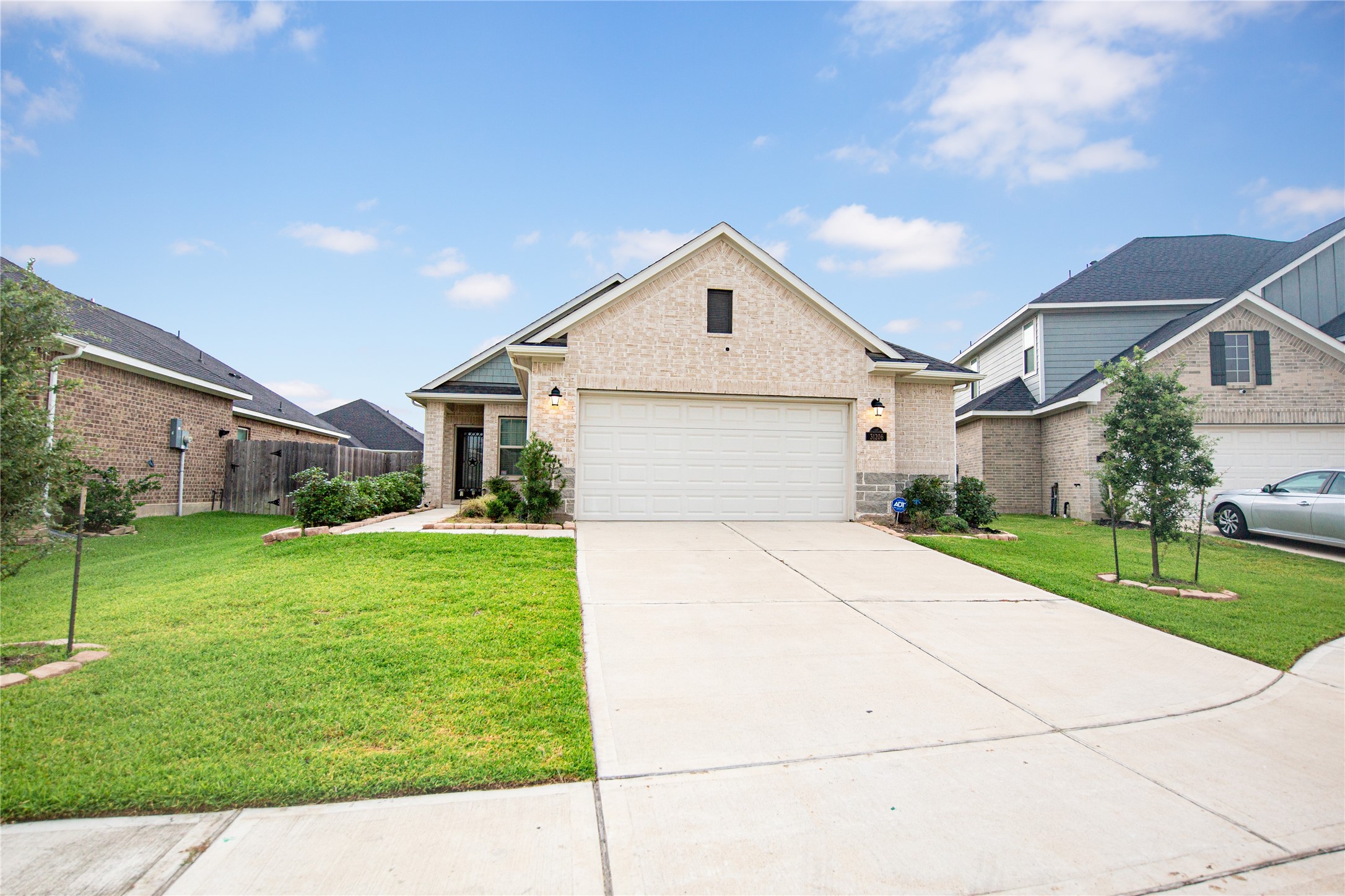 31206 Whitfield Court Property Photo 1