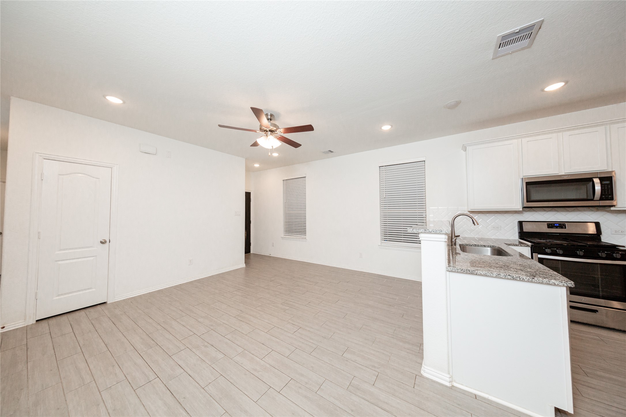 31206 Whitfield Court Property Photo 3