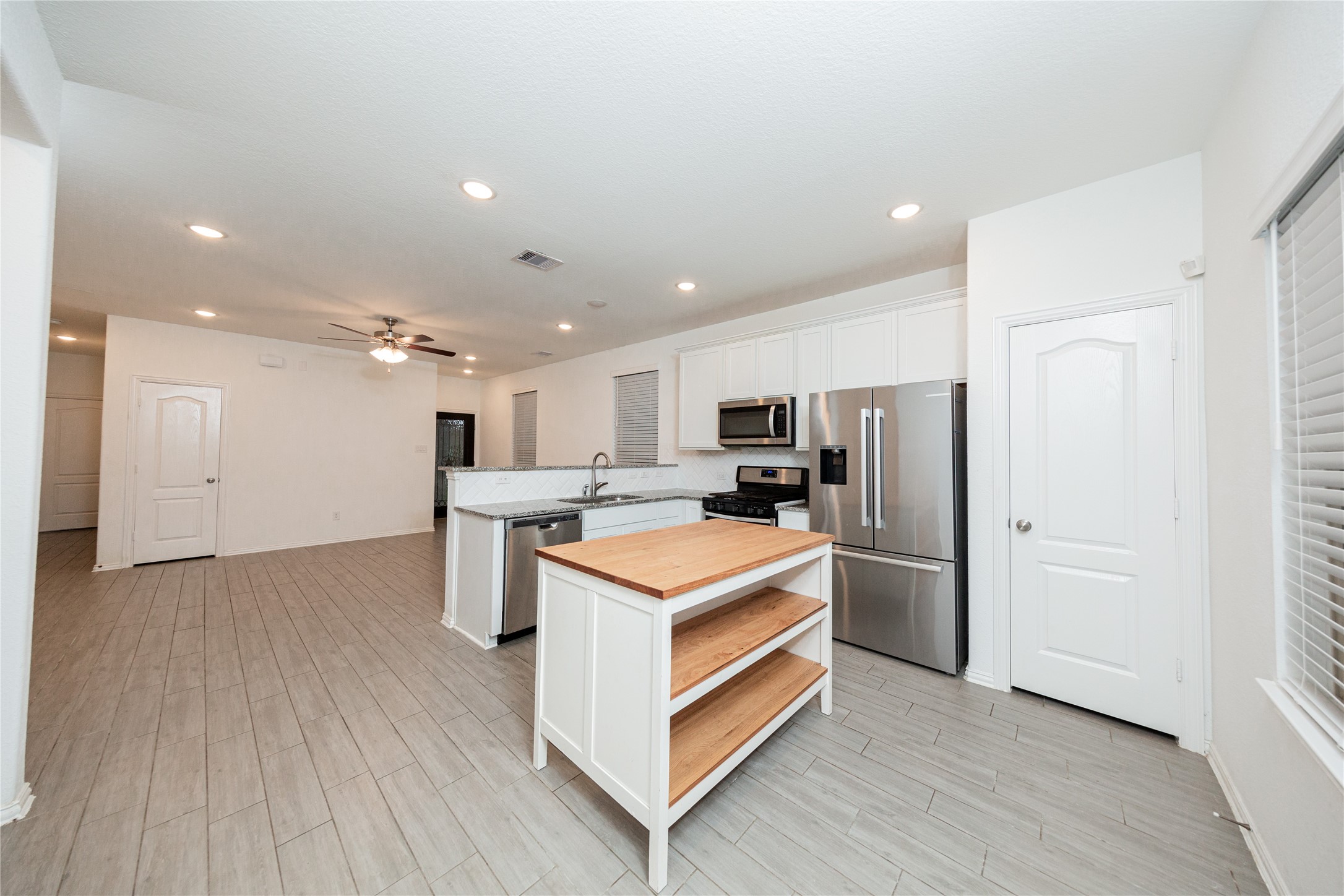 31206 Whitfield Court Property Photo 4